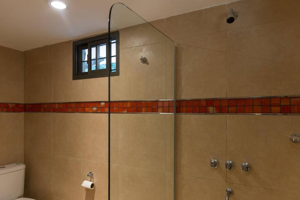 ViviSierras, Carlos Paz casa centro frente al lago, pileta climatizada, 4 dormitorios, 3 baños, quincho