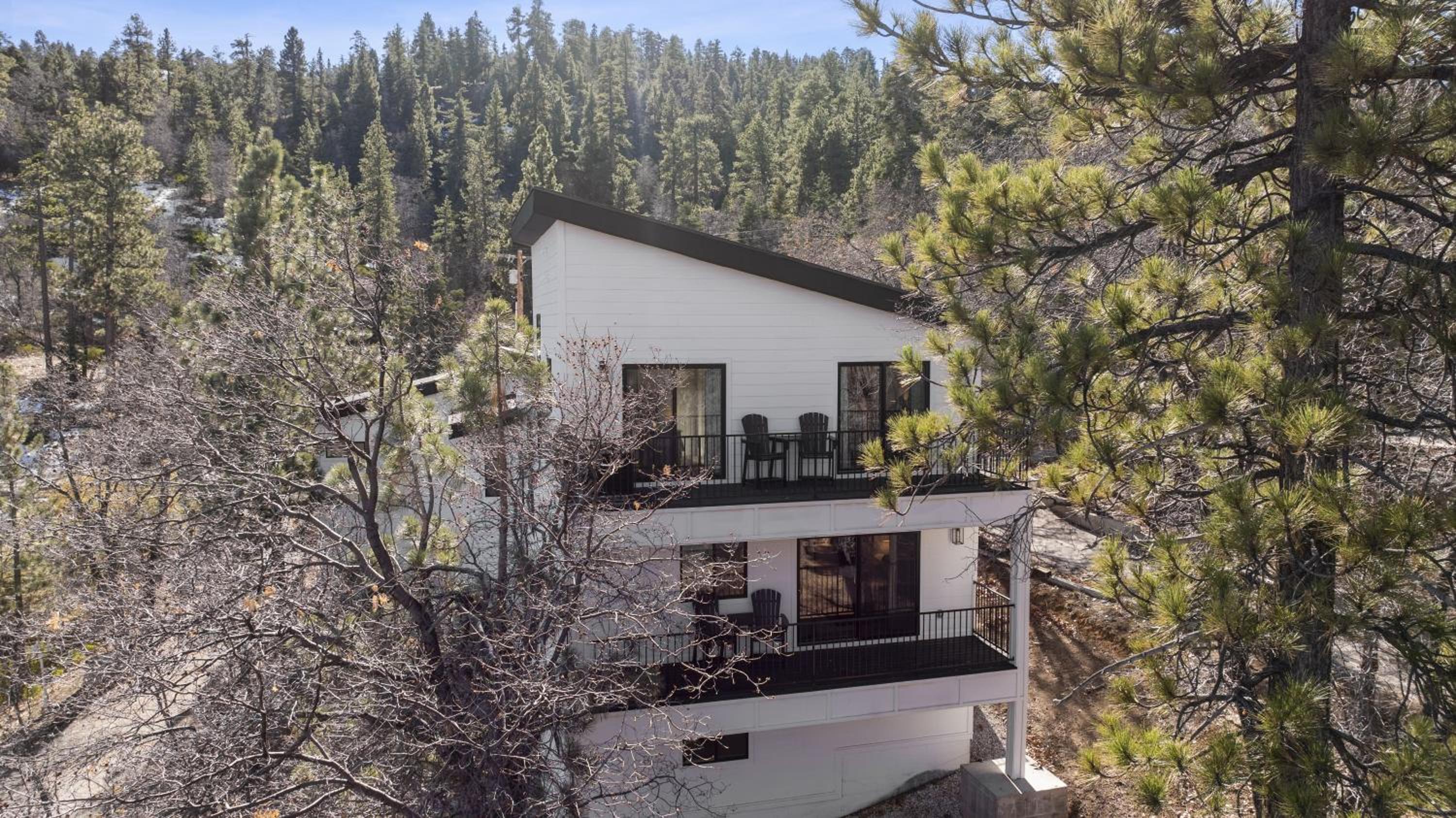 Skyline Summit Lodge