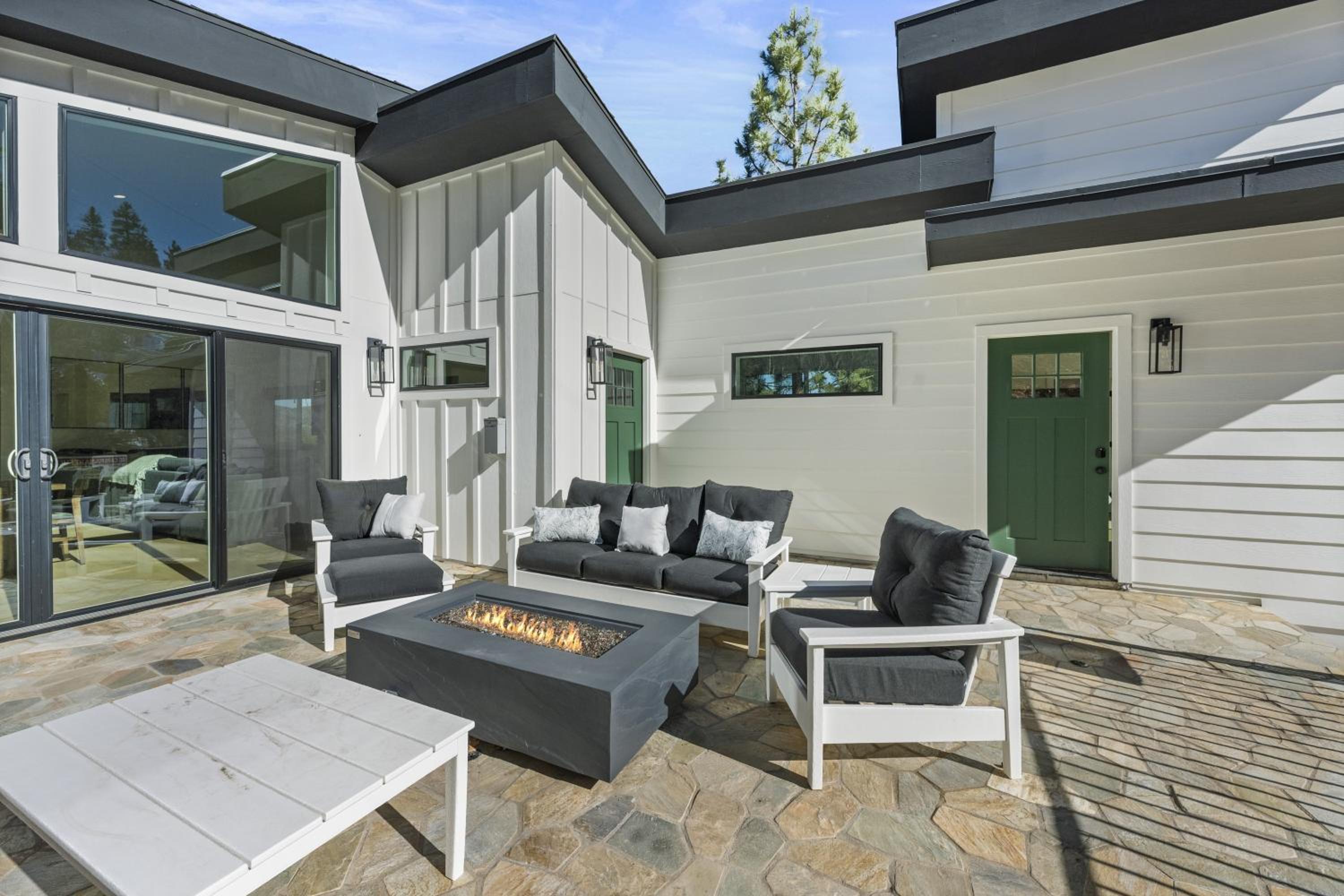 Skyline Summit Lodge