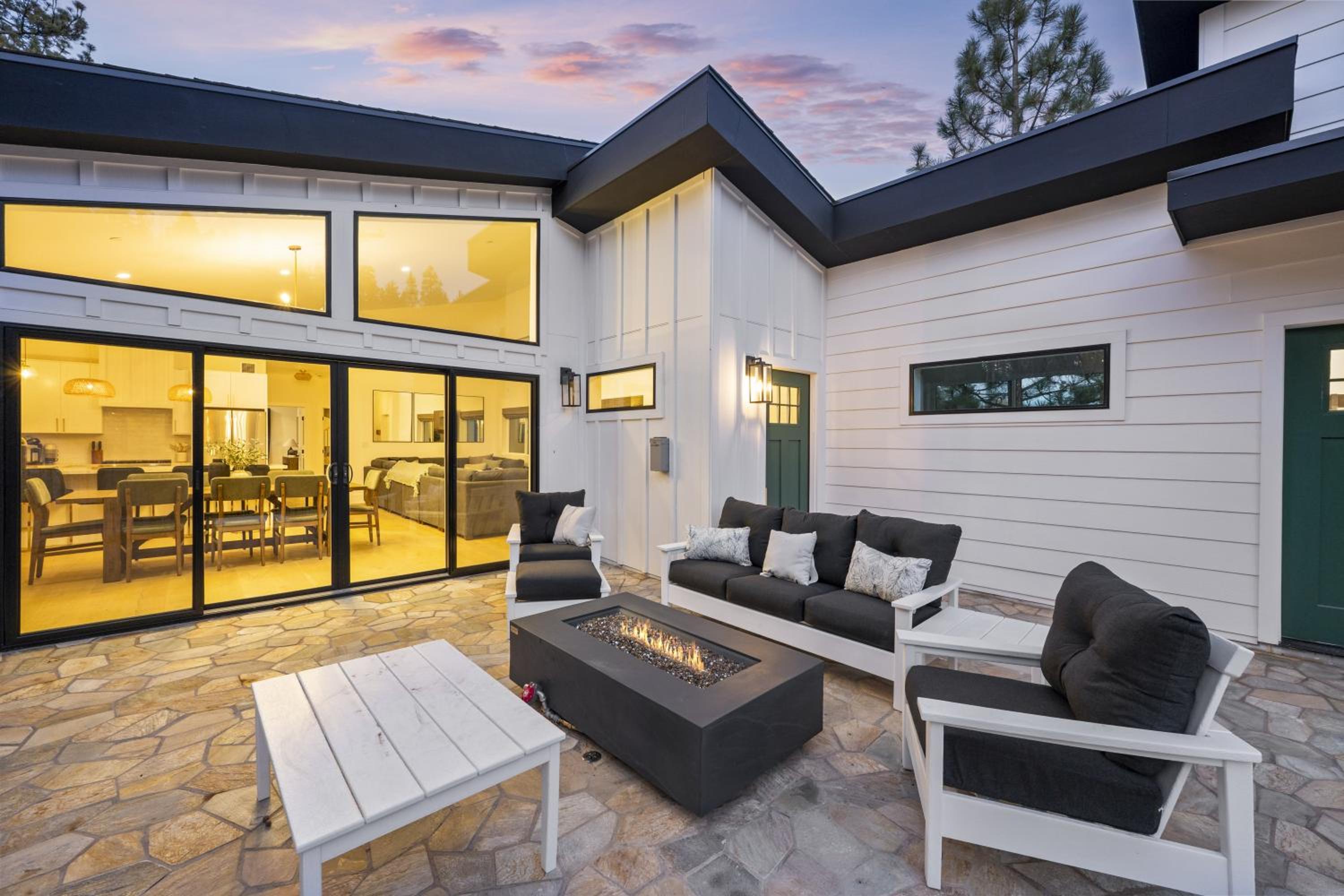 Skyline Summit Lodge