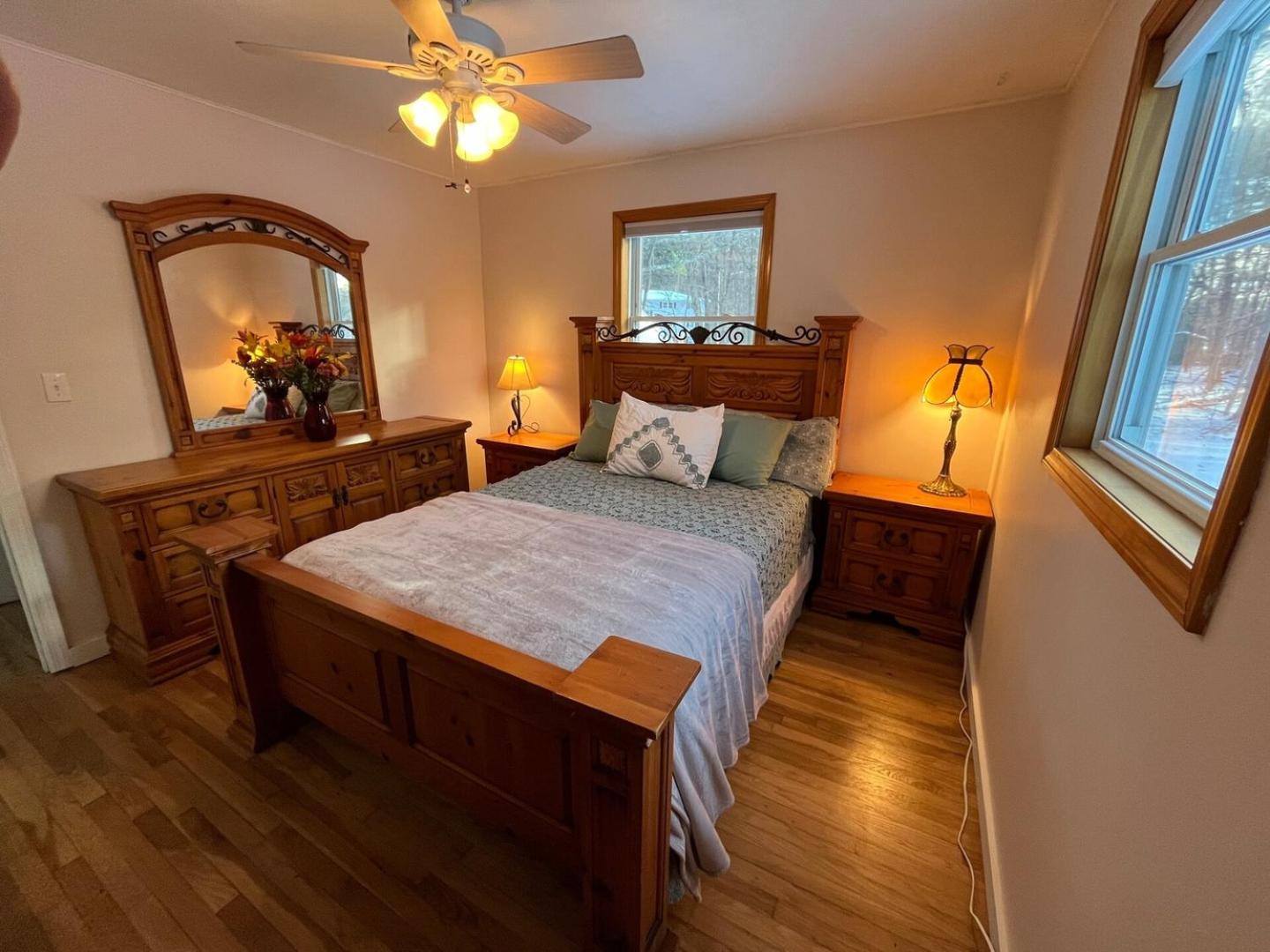 Spacious Beach Cabin w/ Lake Access | 4BR
