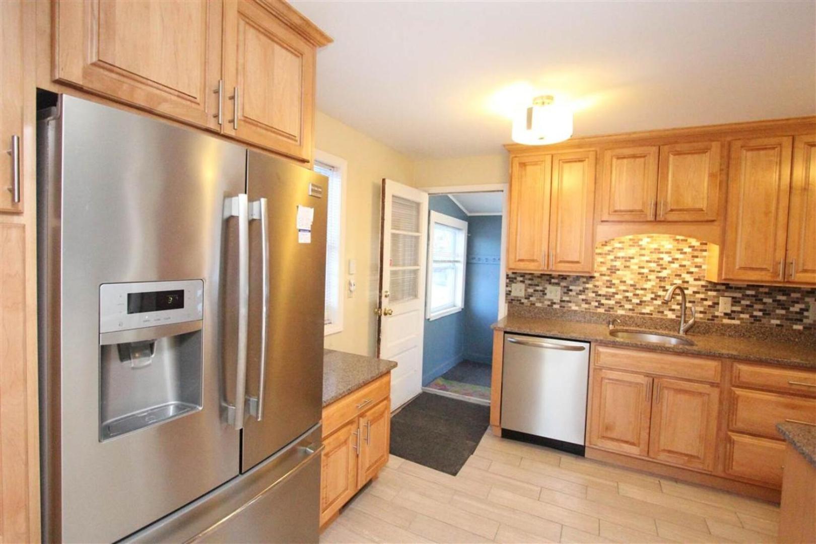 Spacious Beach Cabin w/ Lake Access | 4BR