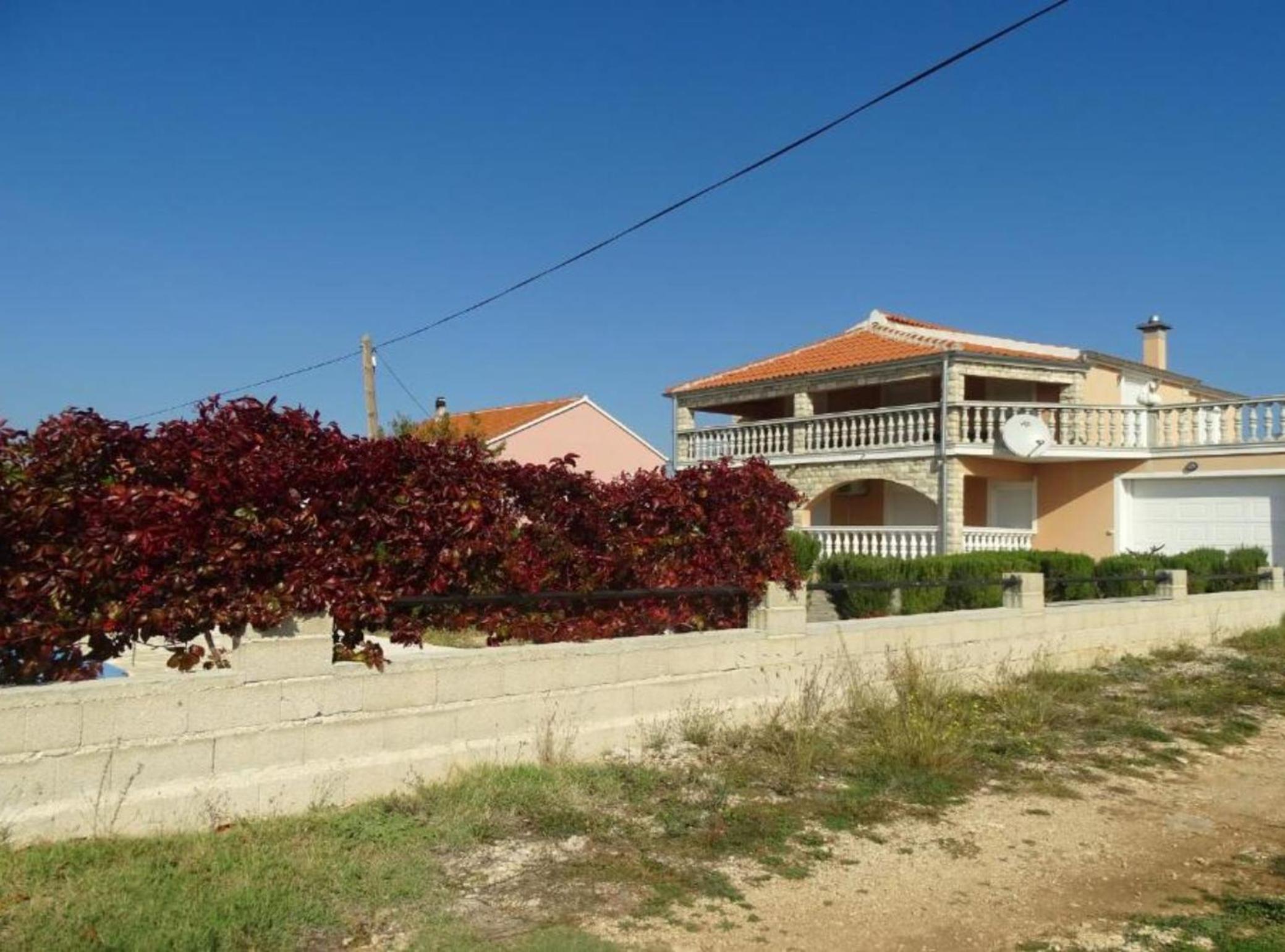 Amazing Villa with Outdoor Swimming Pool