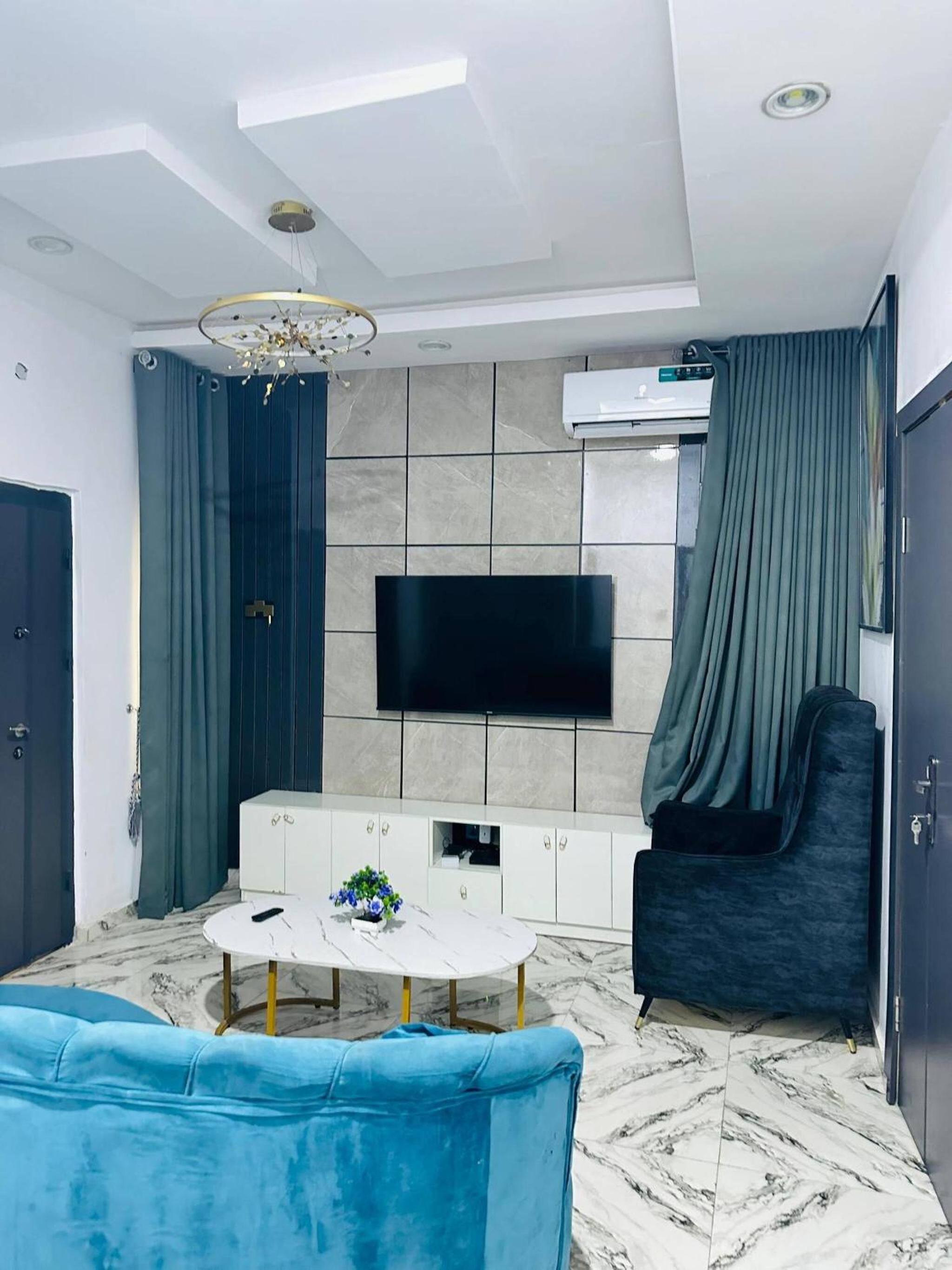 1bed apt with balcony, tennis , snooker and Pool