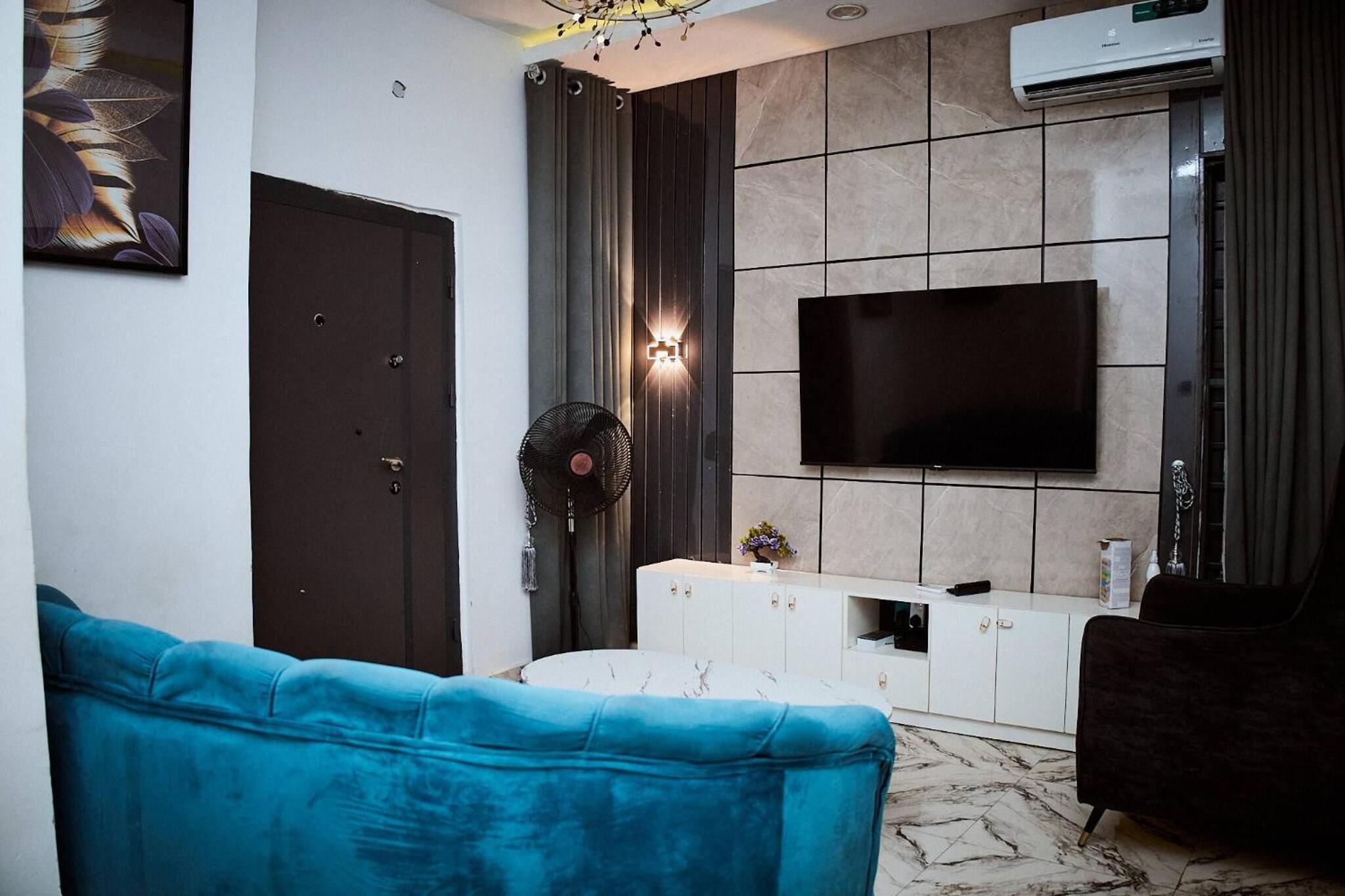 1bed apt with balcony, tennis , snooker and Pool