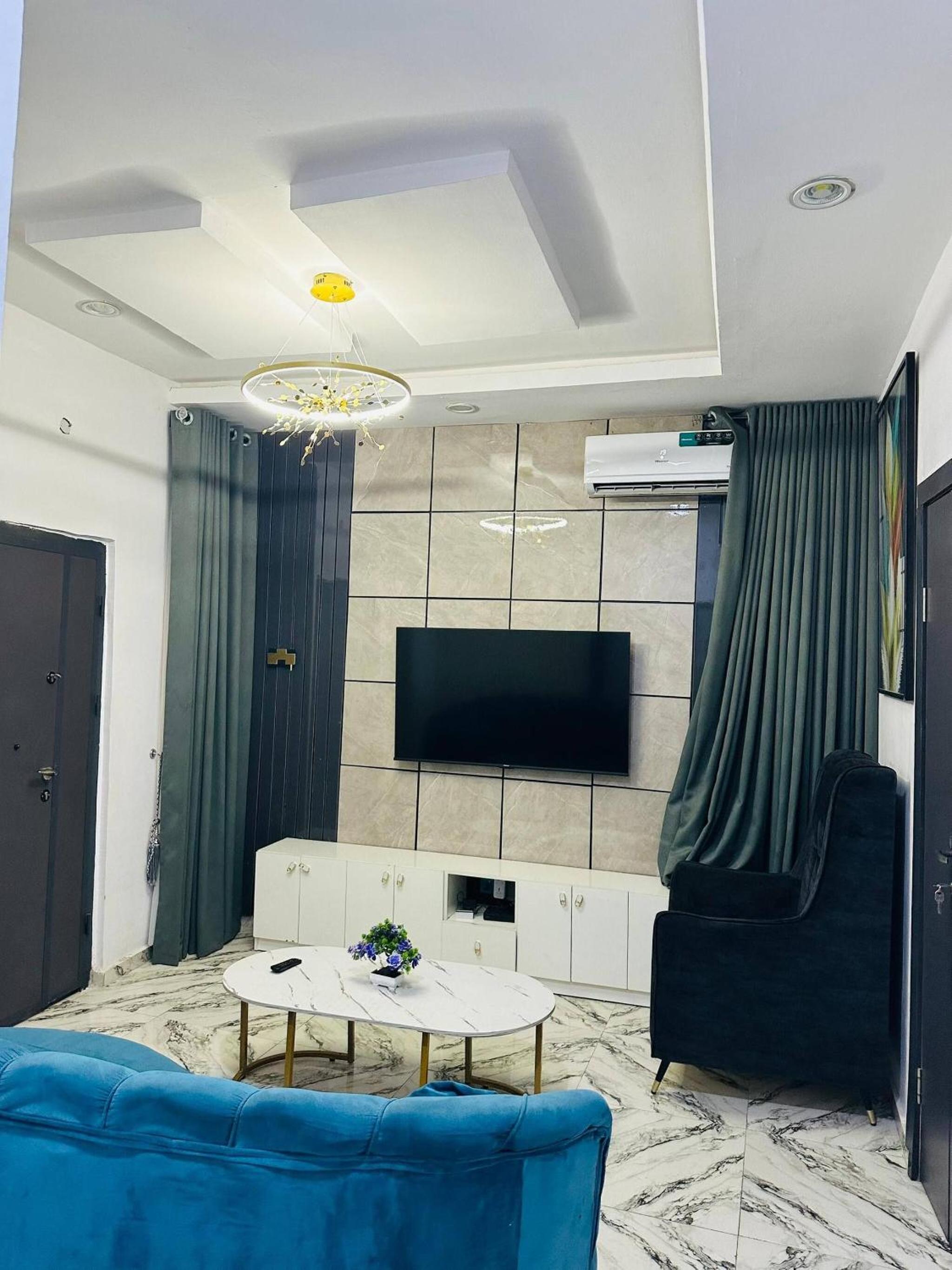 1bed apt with balcony, tennis , snooker and Pool