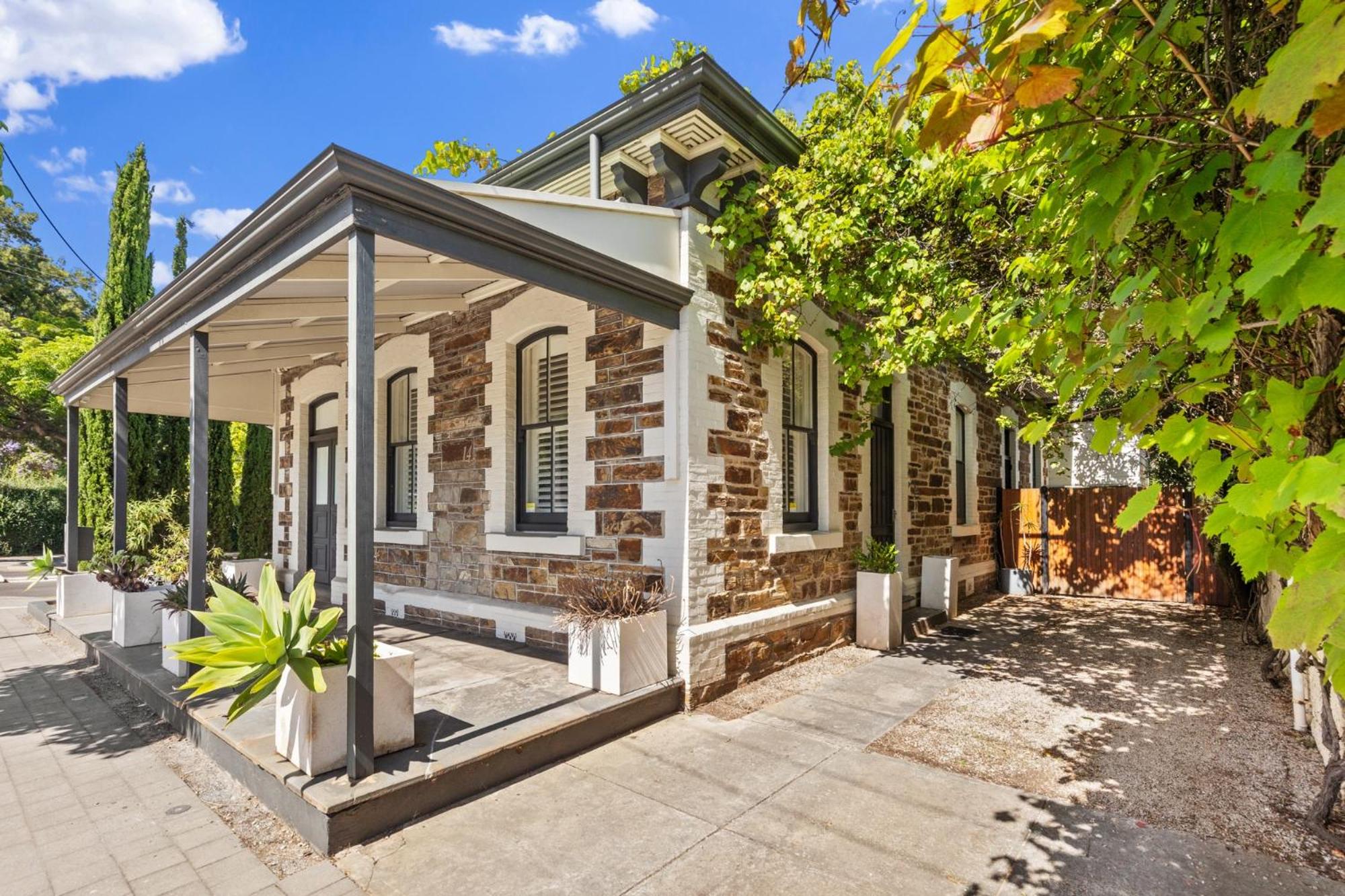 Heritage Bluestone Home near Scotch College