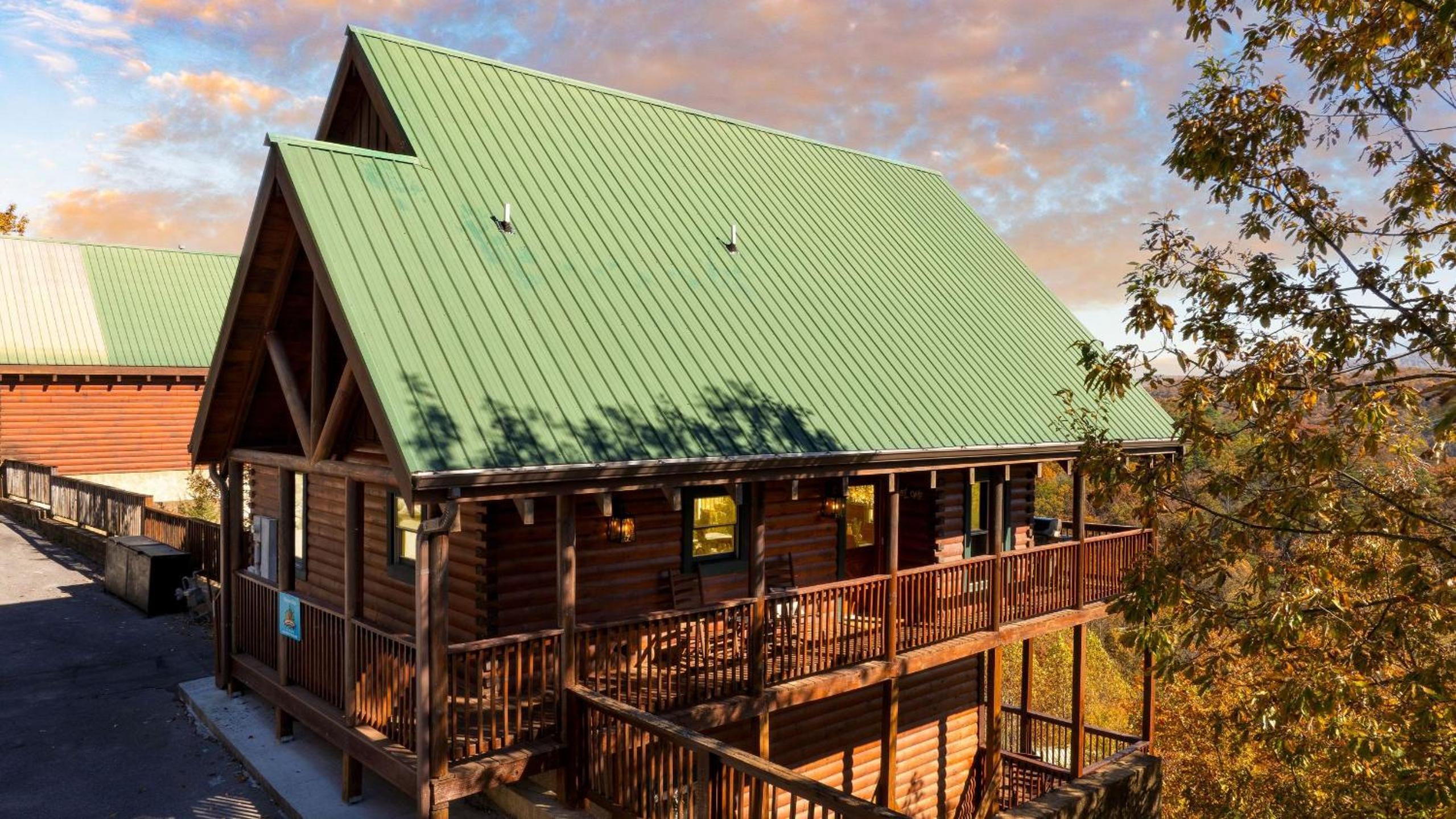Game Room Hot Tub 3 Decks w Smoky Mountain Views Raccon Ridge by AvantStay
