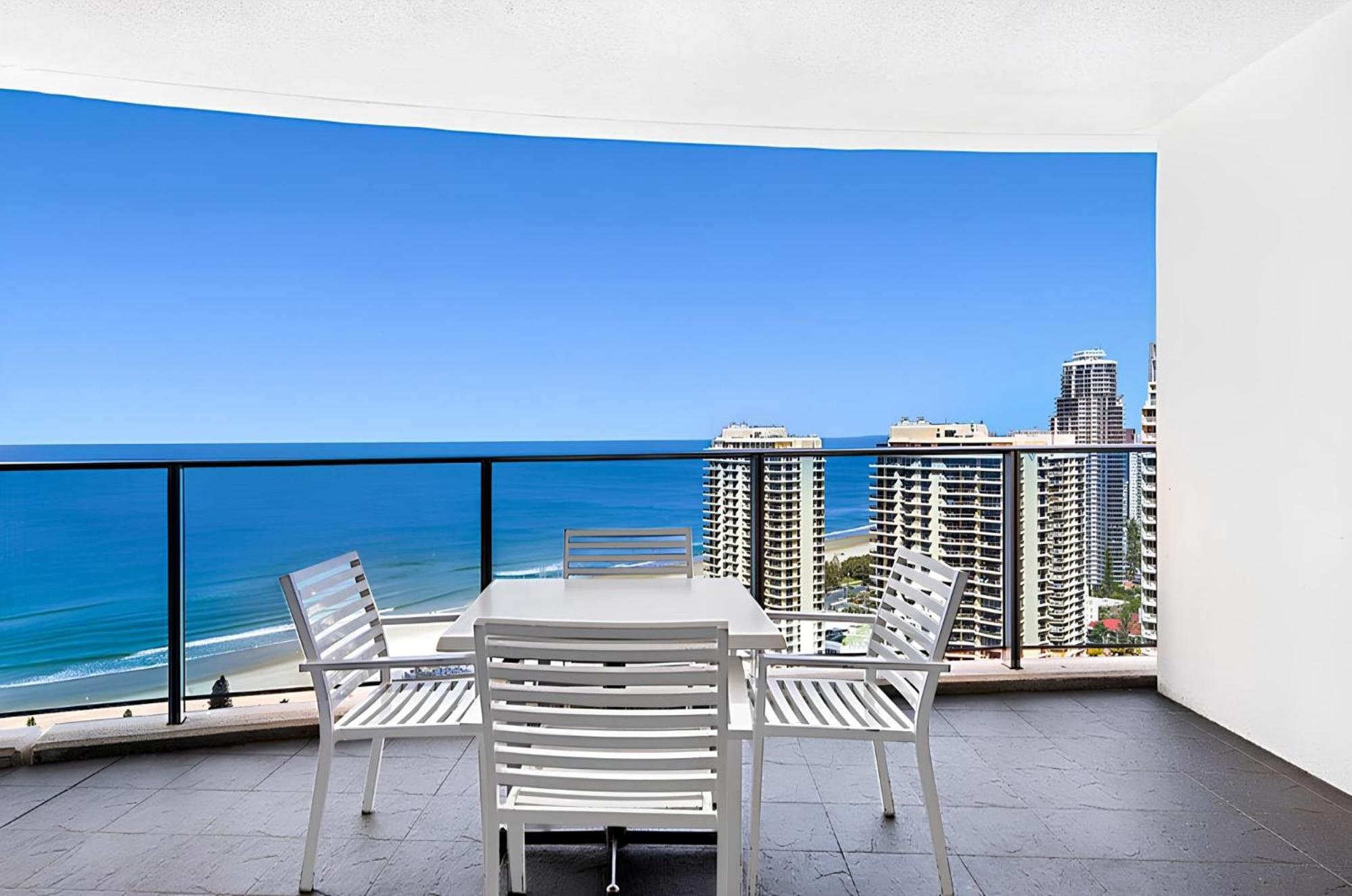 Stylish 2-Bed Apartment in Surfers Paradise