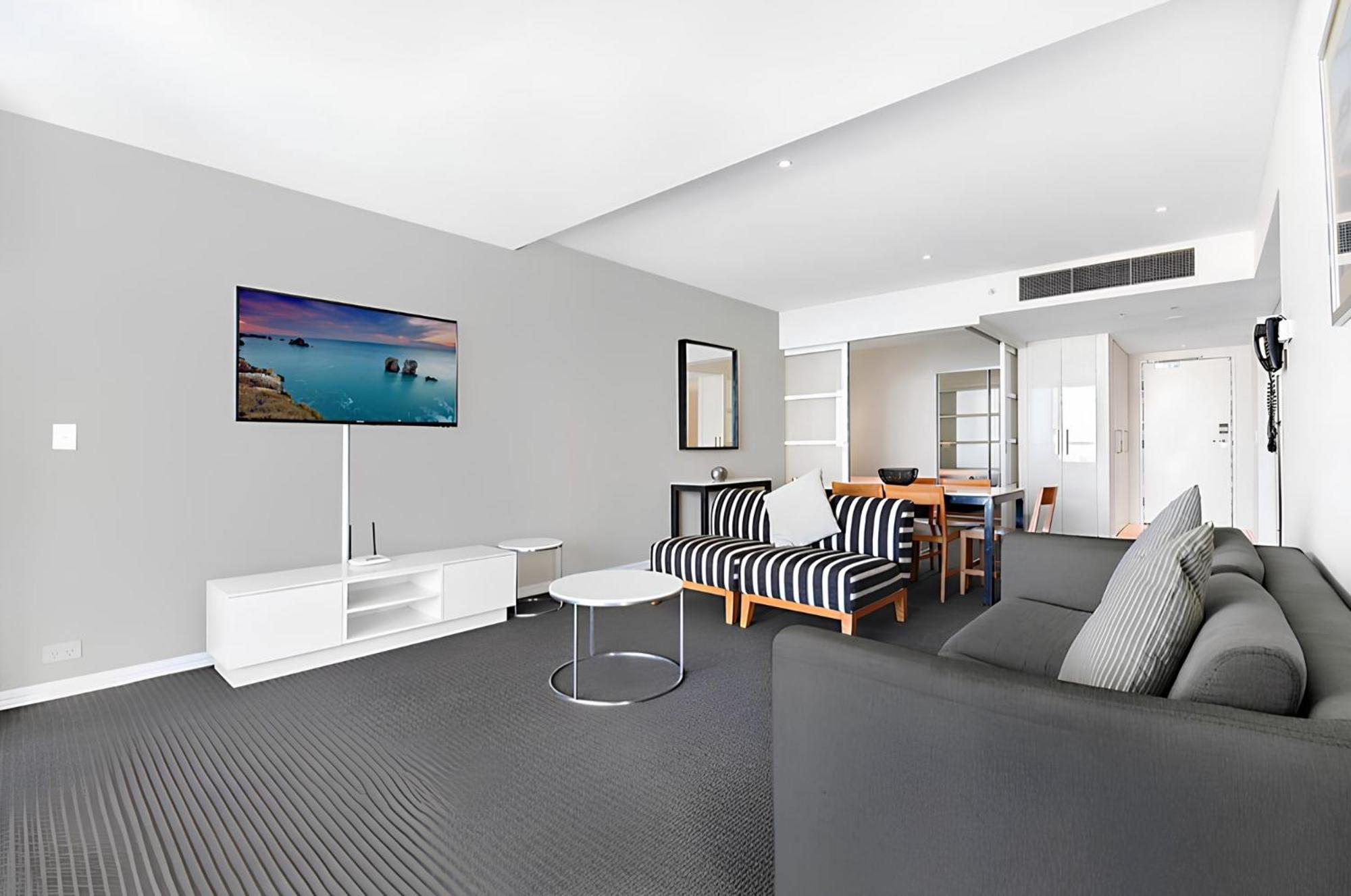 Stylish 2-Bed Apartment in Surfers Paradise