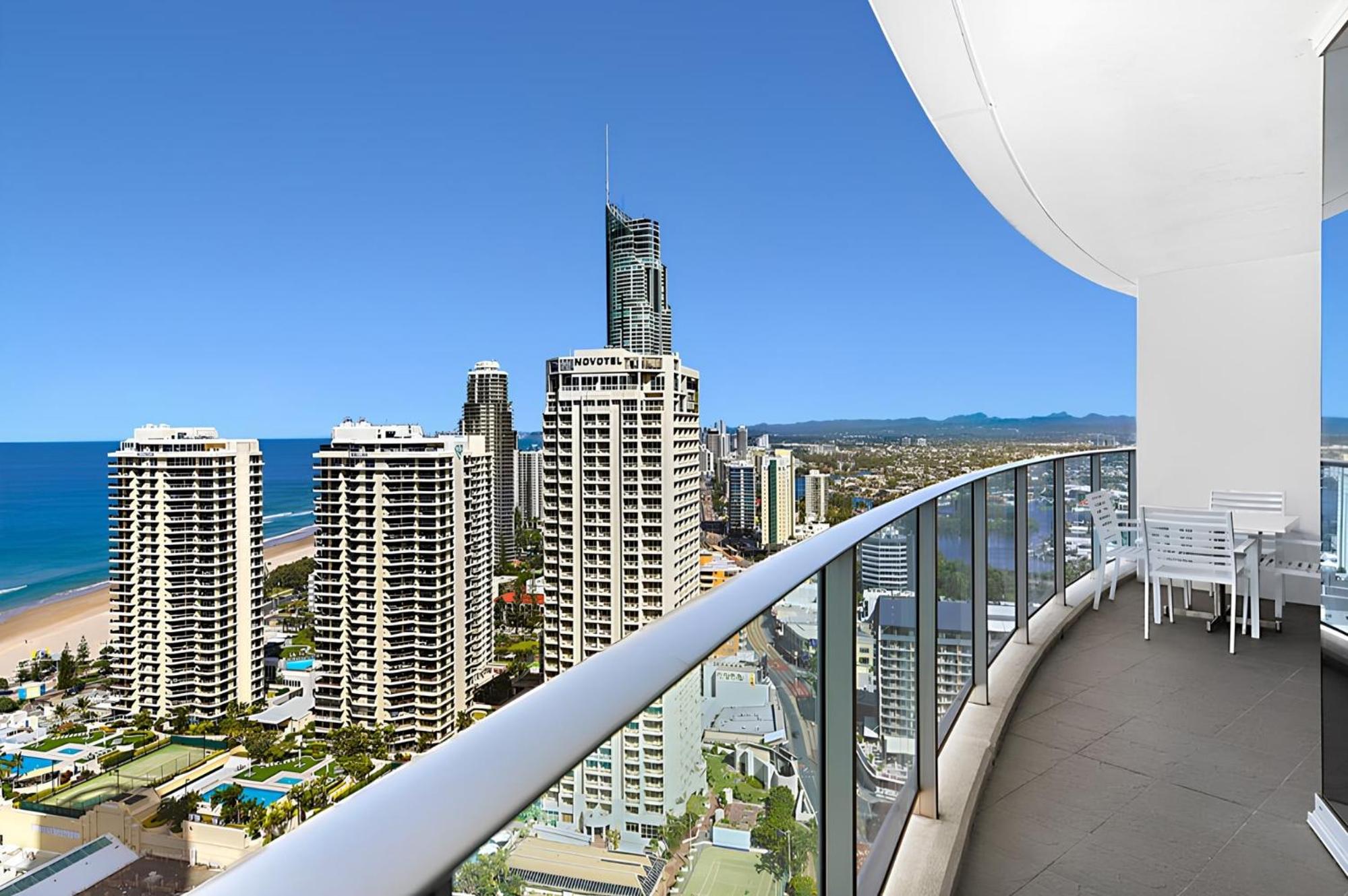 Stylish 2-Bed Apartment in Surfers Paradise