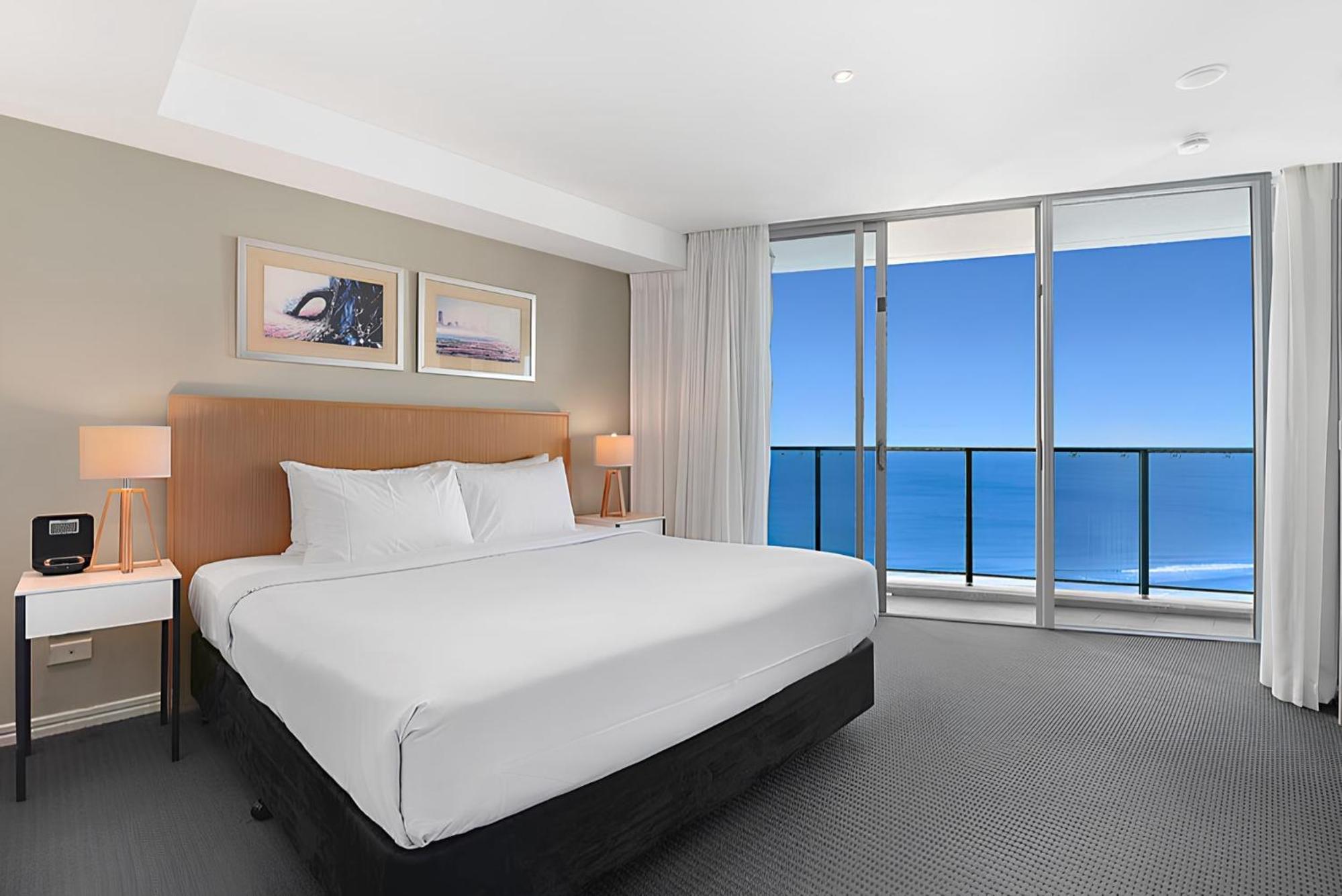 Stylish 2-Bed Apartment in Surfers Paradise