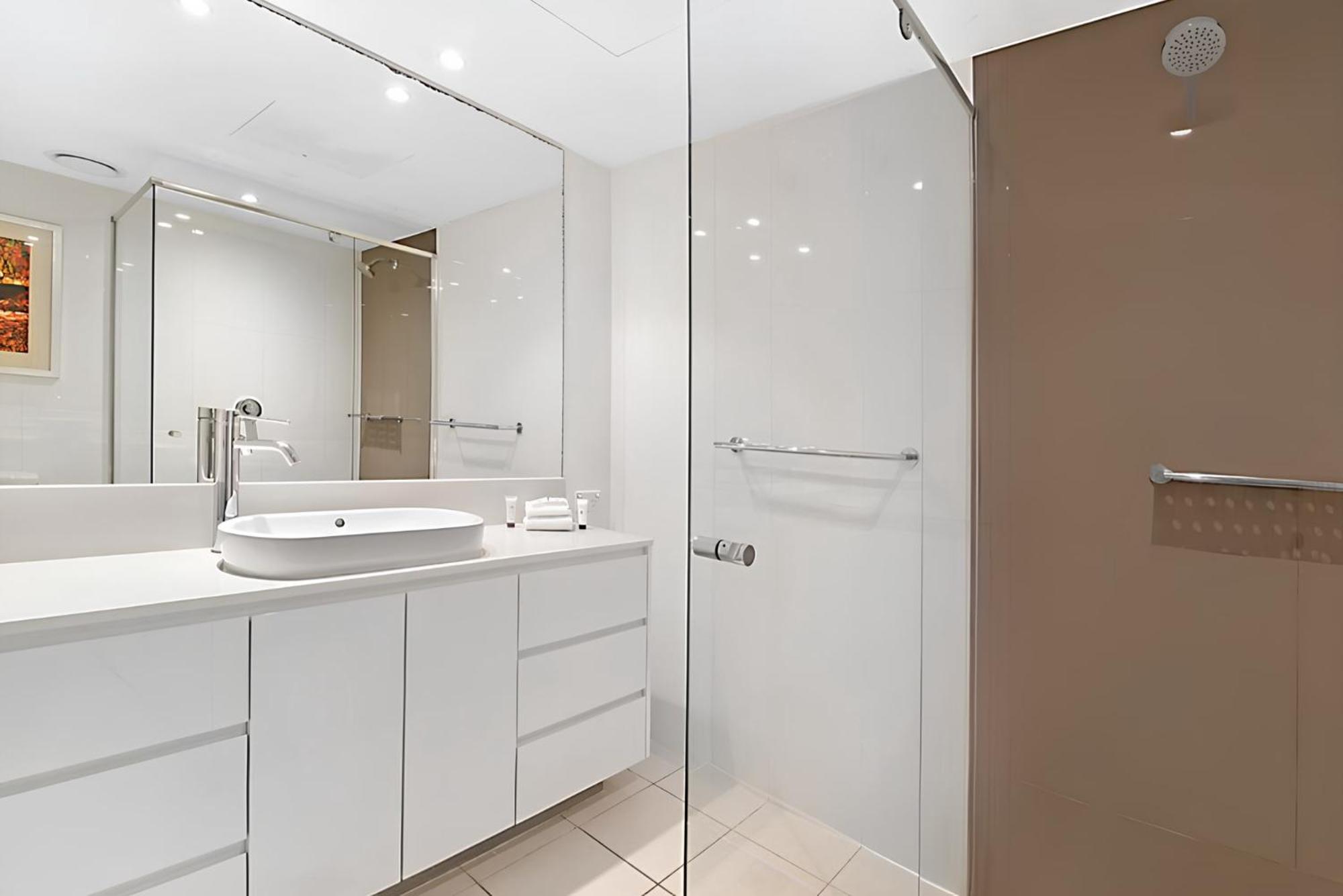 Stylish 2-Bed Apartment in Surfers Paradise