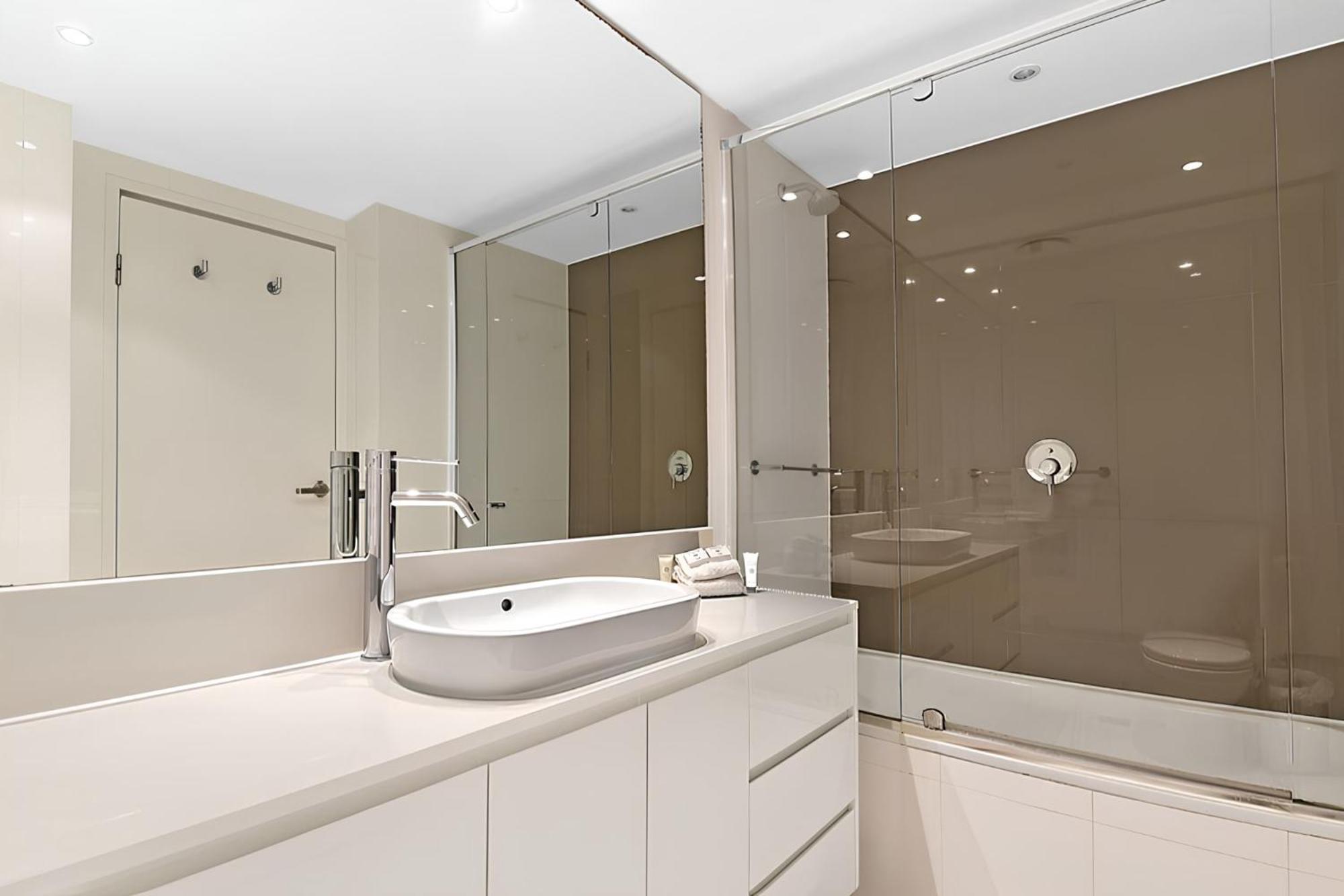 Stylish 2-Bed Apartment in Surfers Paradise