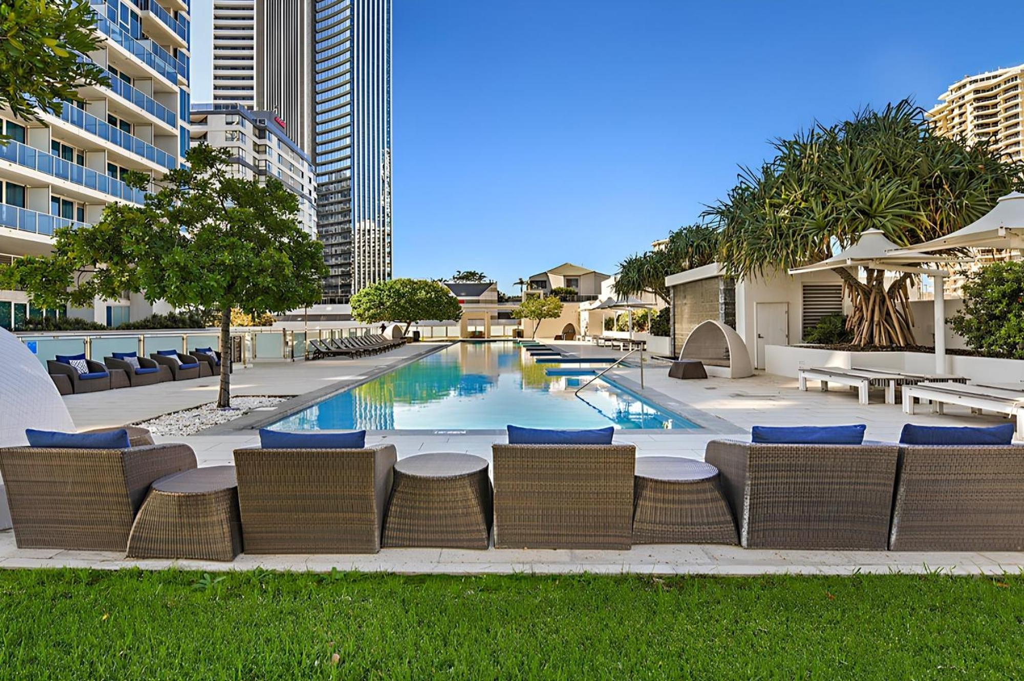Stylish 2-Bed Apartment in Surfers Paradise