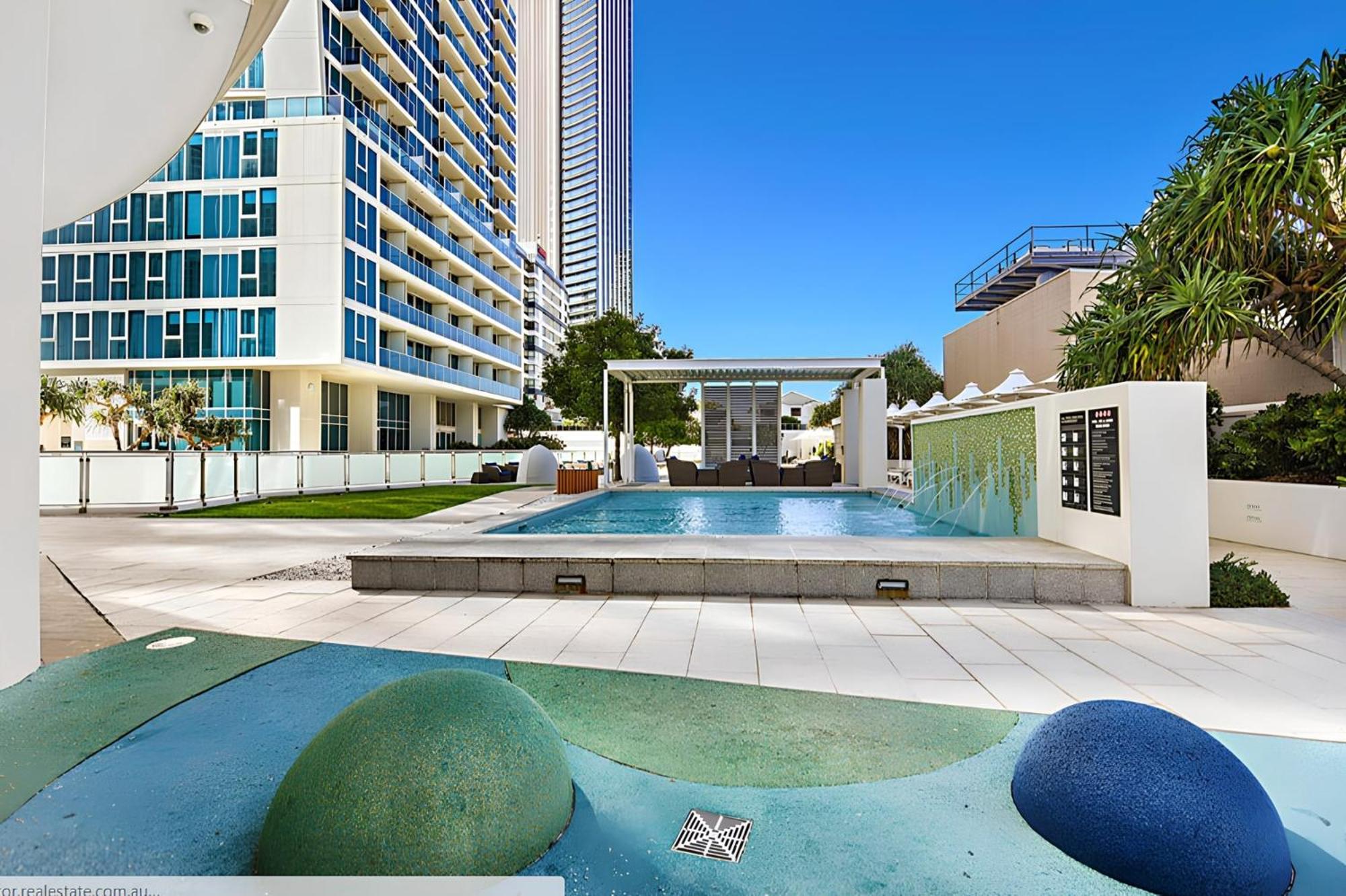 Stylish 2-Bed Apartment in Surfers Paradise