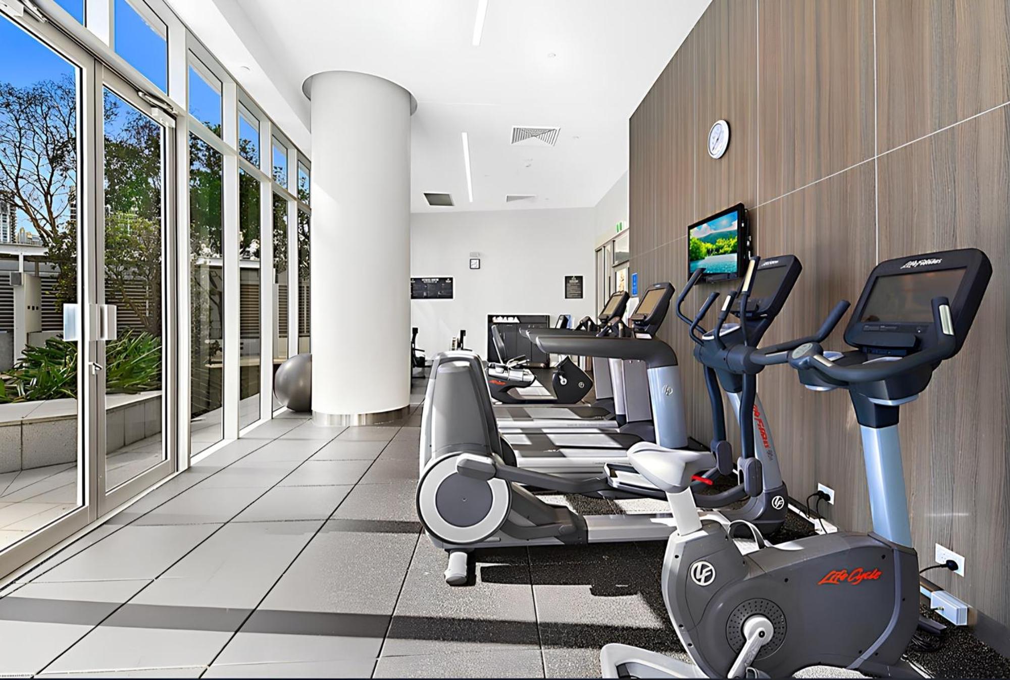 Stylish 2-Bed Apartment in Surfers Paradise
