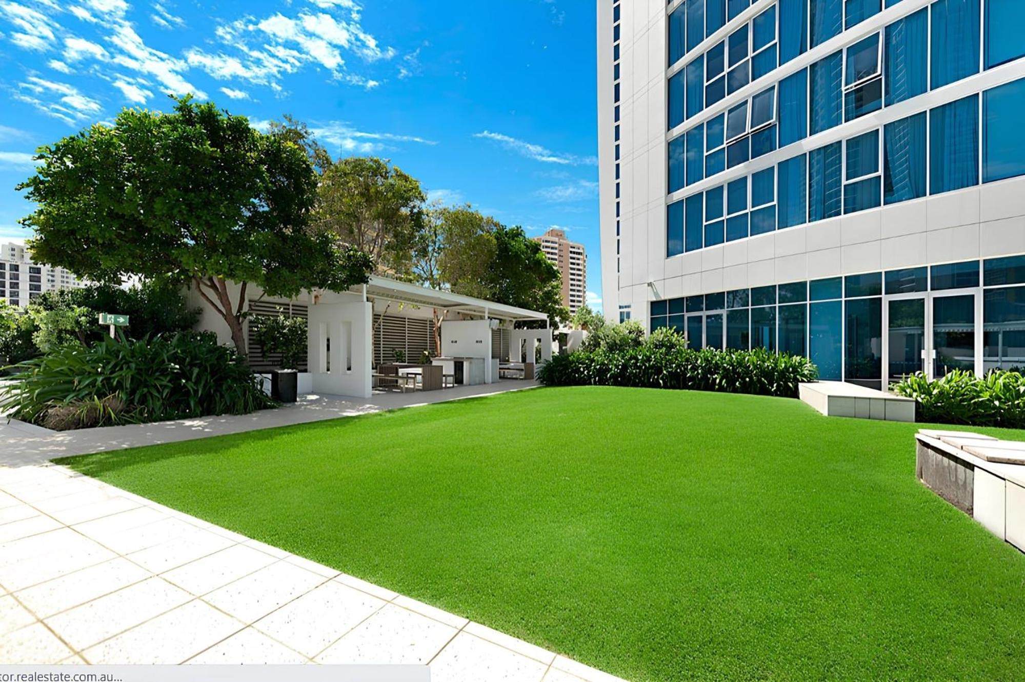 Stylish 2-Bed Apartment in Surfers Paradise