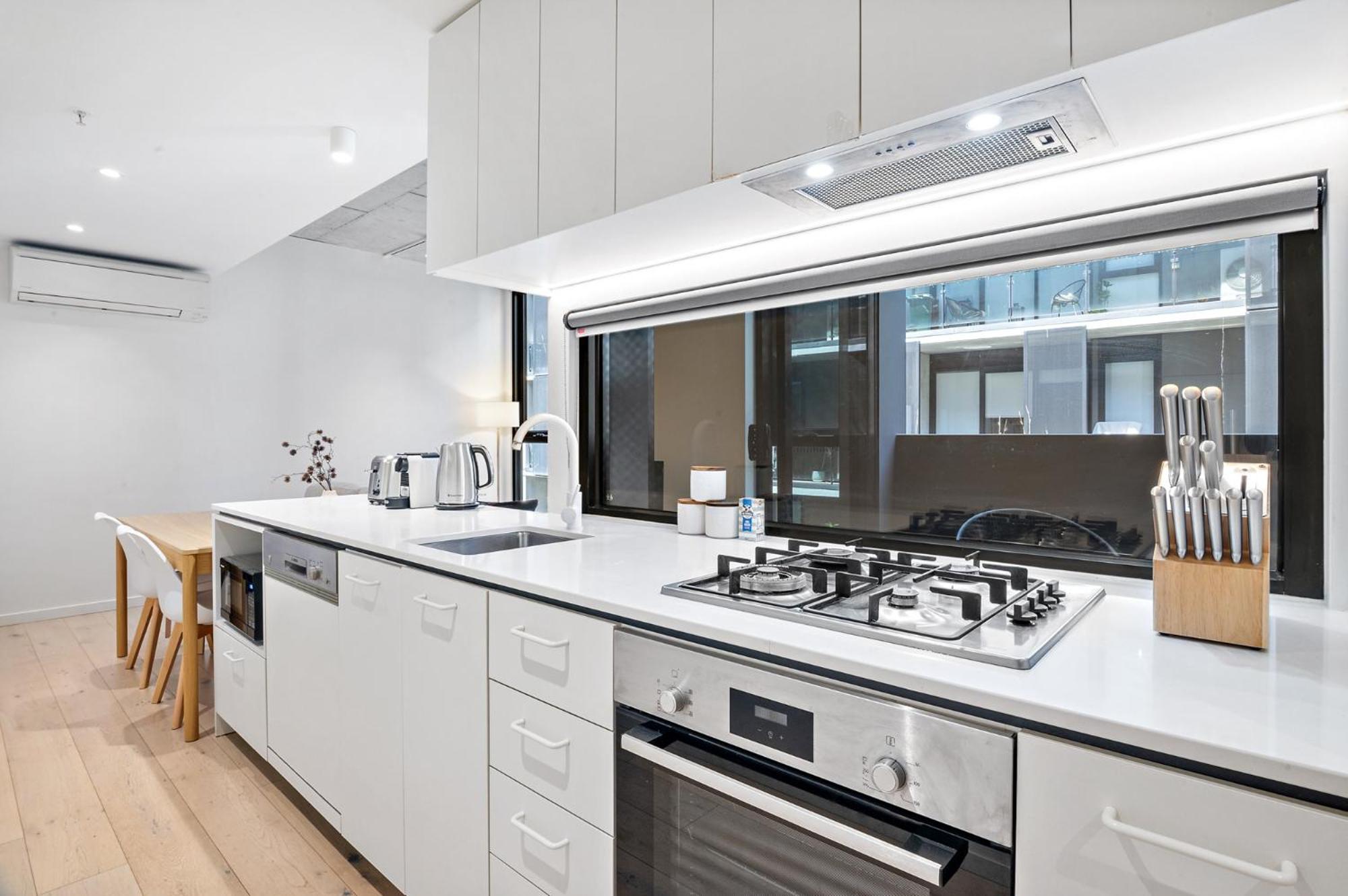 Well-Lit 2-Bed Apartment with Balcony