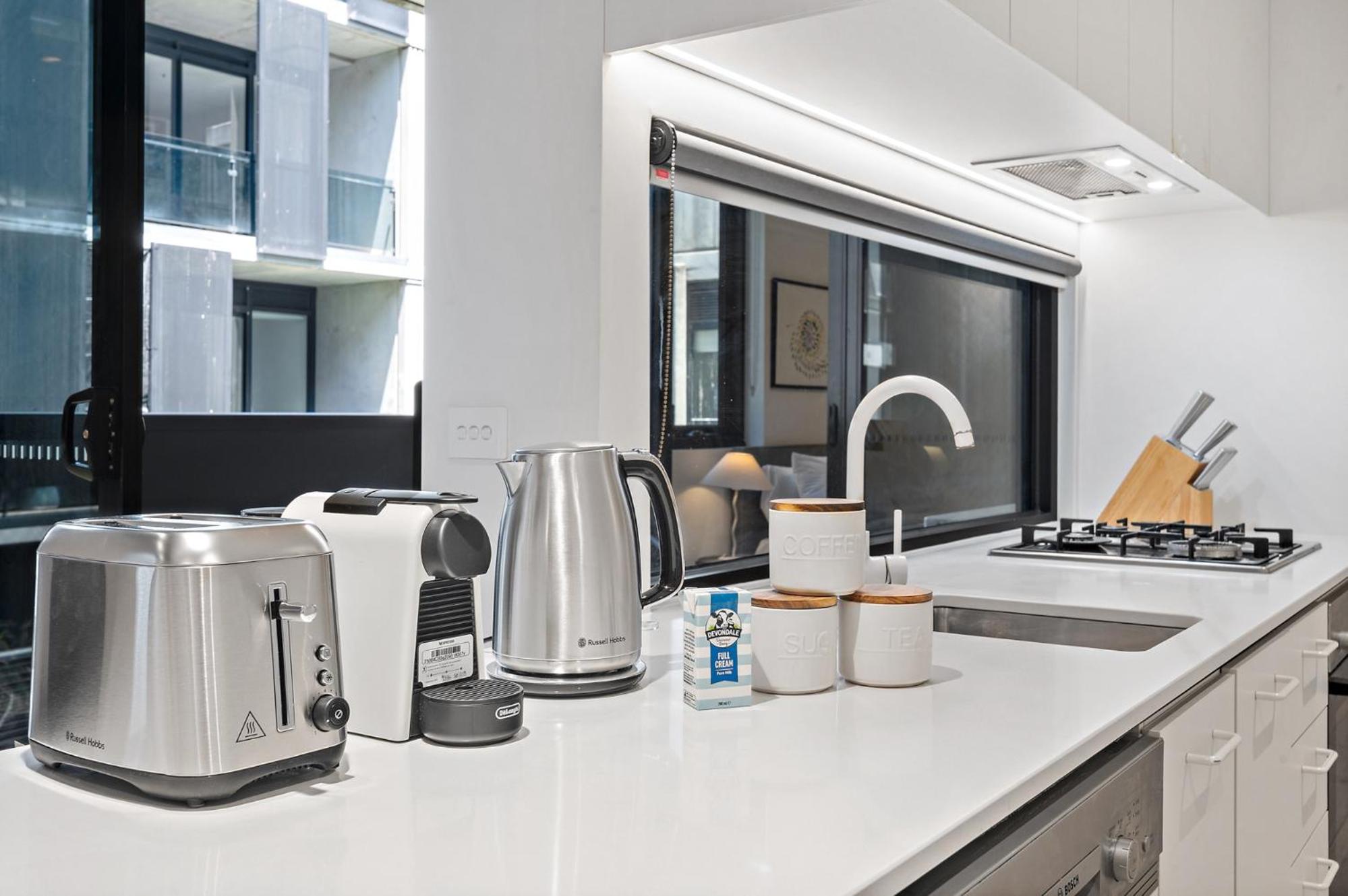 Well-Lit 2-Bed Apartment with Balcony
