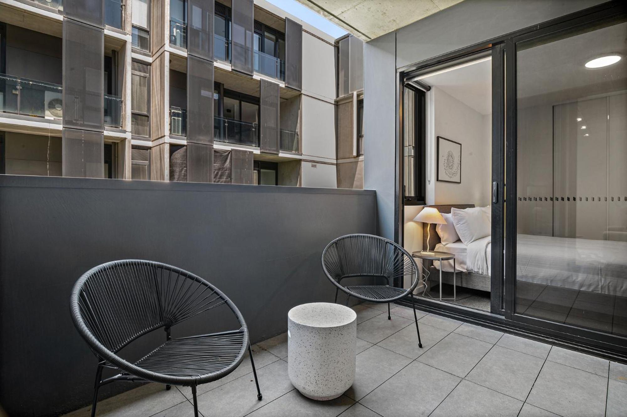 Well-Lit 2-Bed Apartment with Balcony