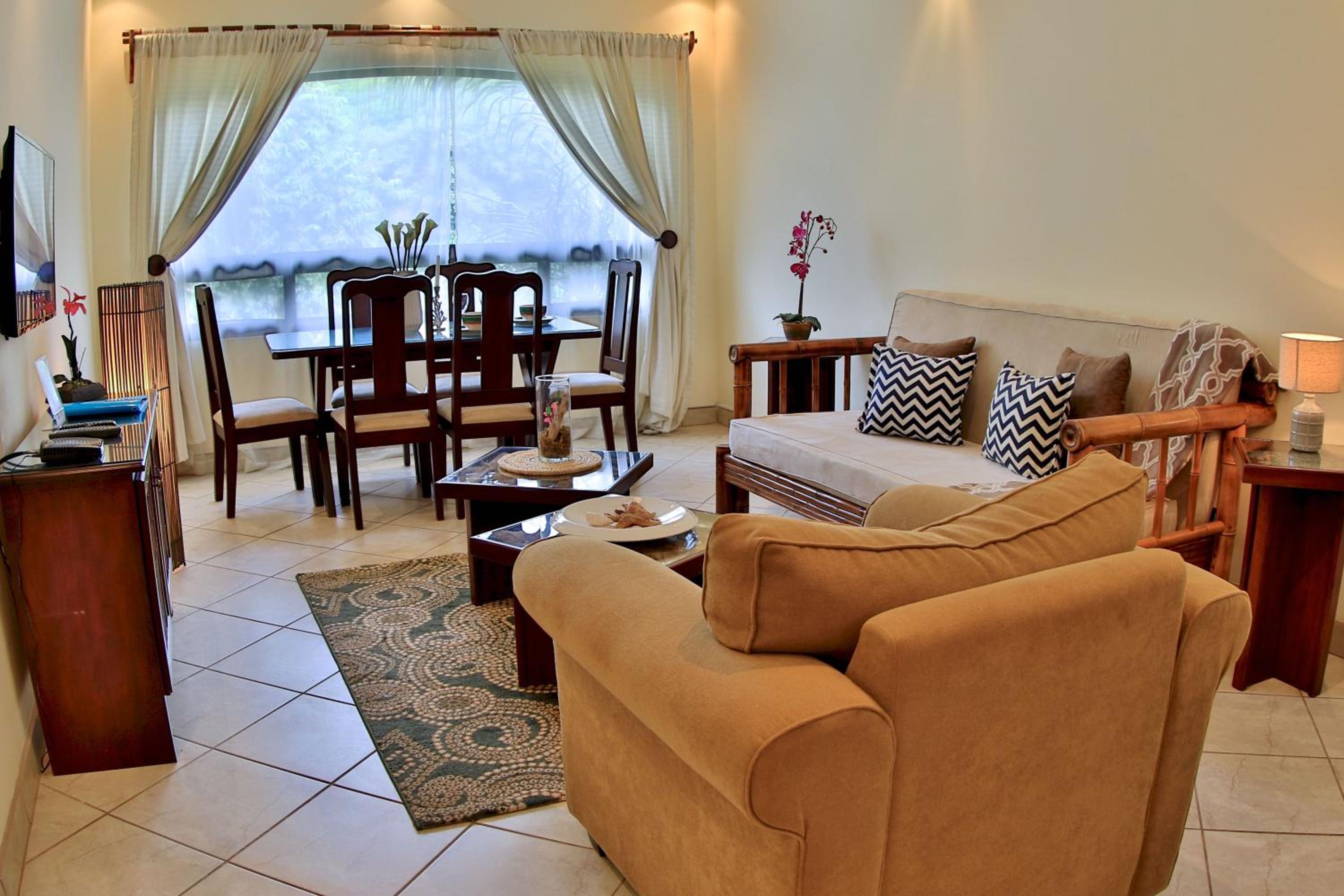 The Oaks Tamarindo Pool Front Condominiums fast wifi