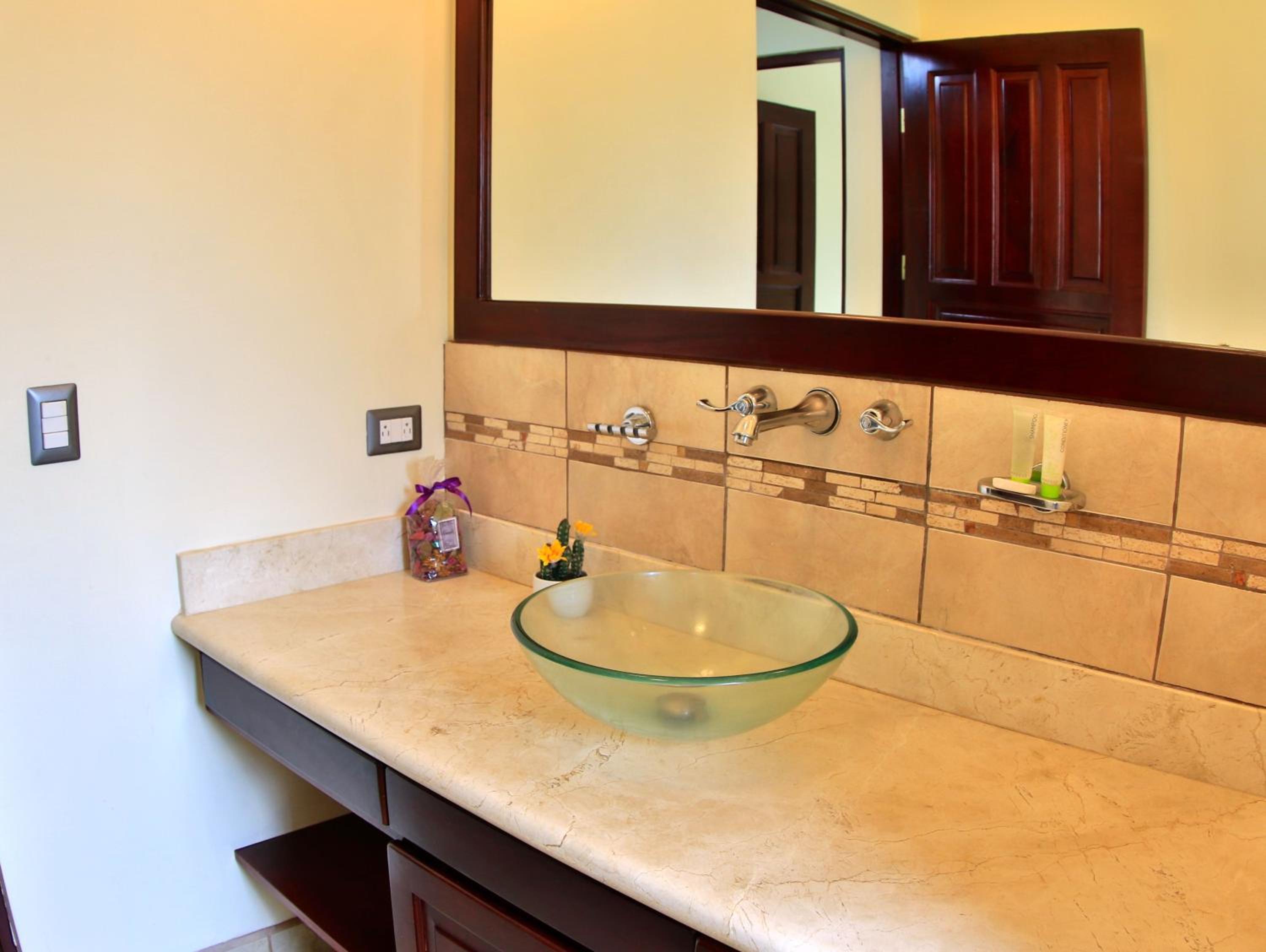 The Oaks Tamarindo Pool Front Condominiums fast wifi