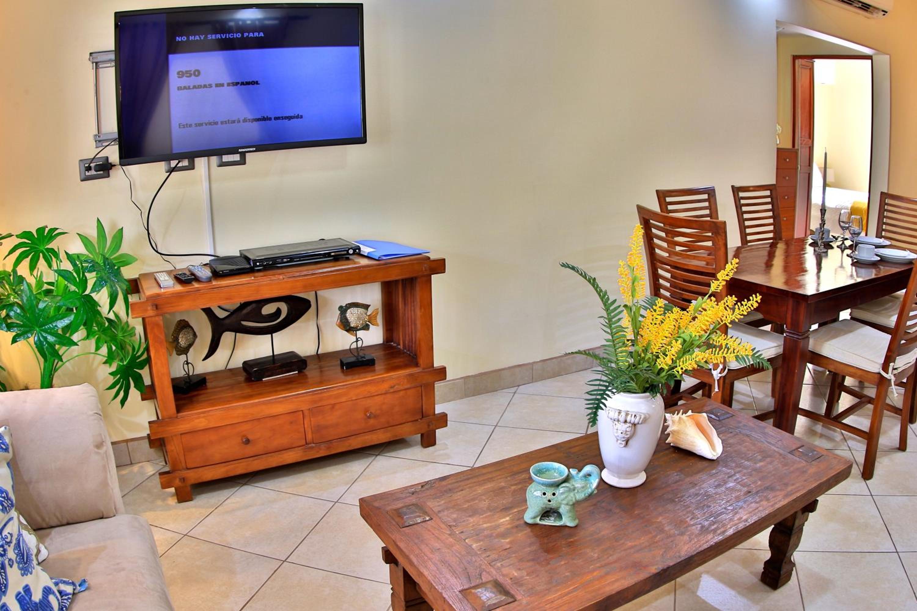 The Oaks Tamarindo Pool Front Condominiums fast wifi