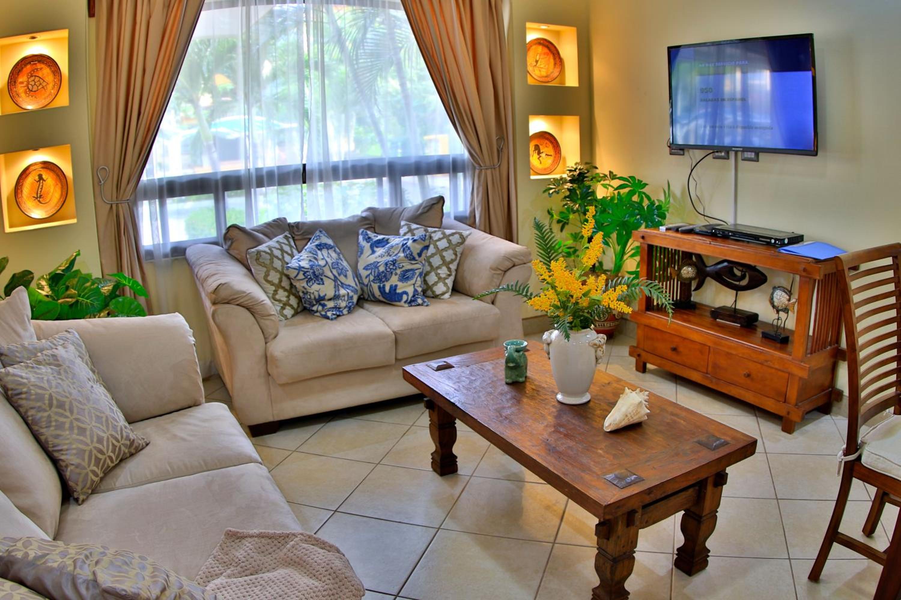 The Oaks Tamarindo Pool Front Condominiums fast wifi