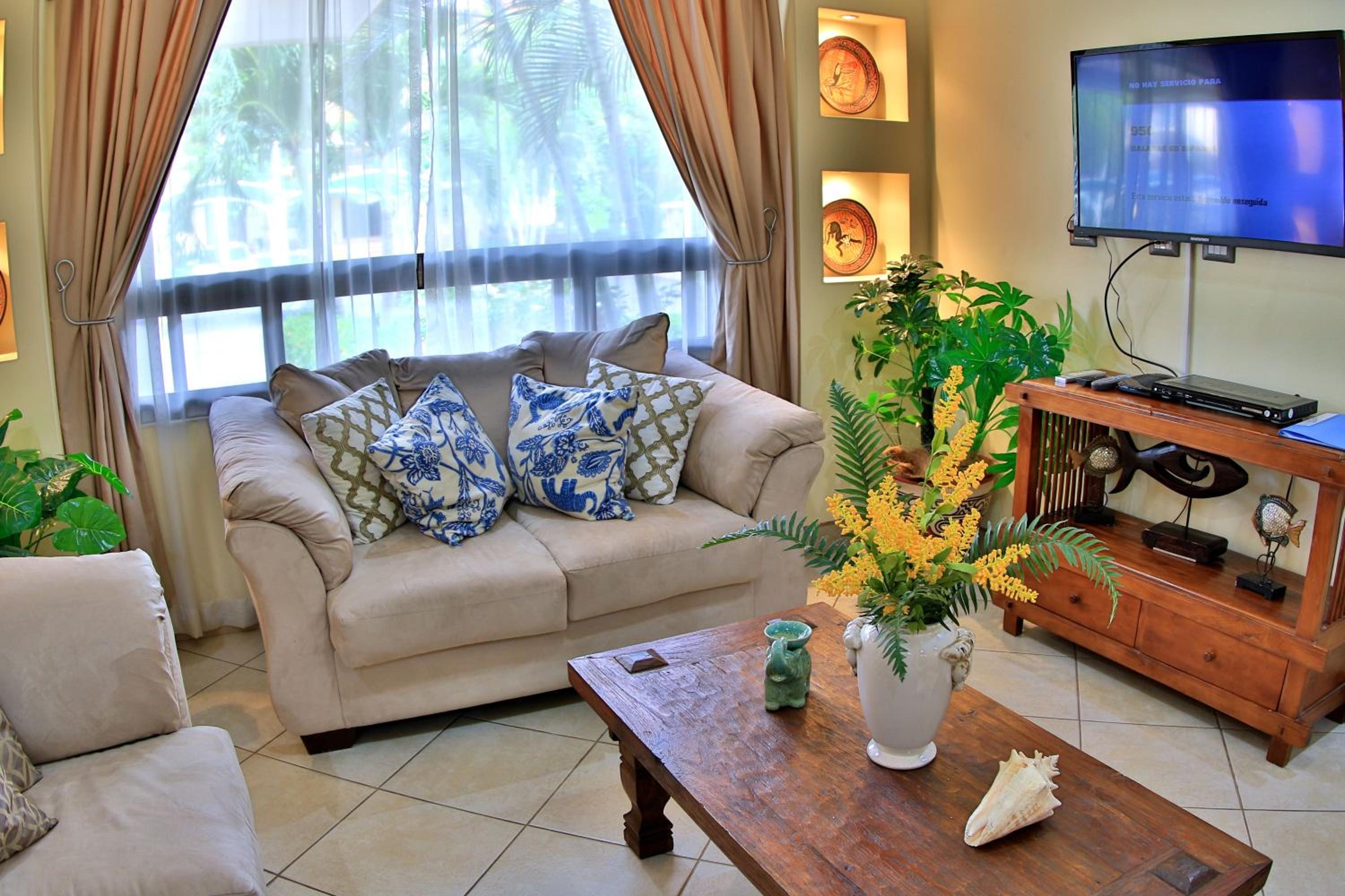 The Oaks Tamarindo Pool Front Condominiums fast wifi