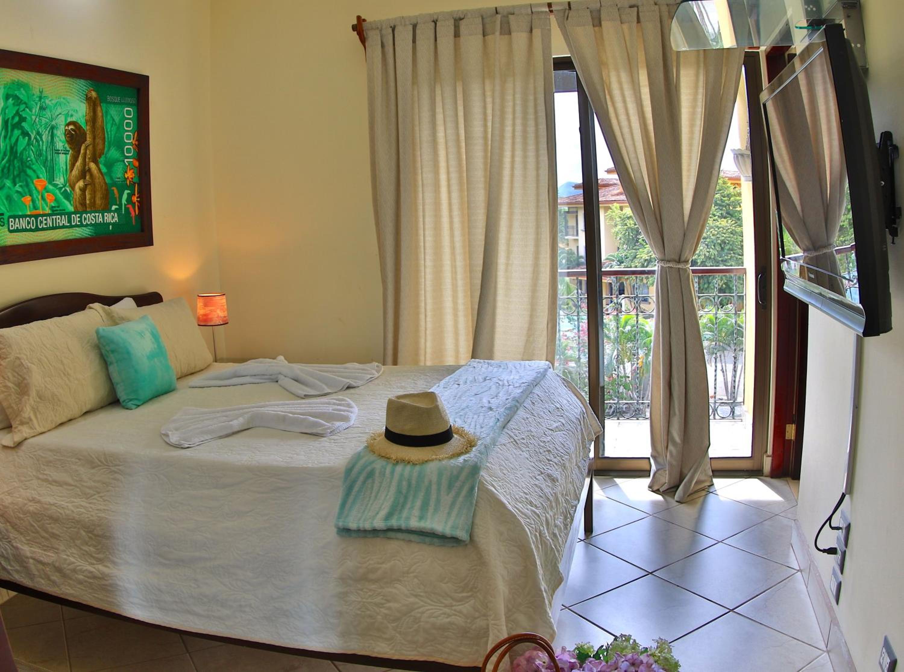 The Oaks Tamarindo Pool Front Condominiums fast wifi