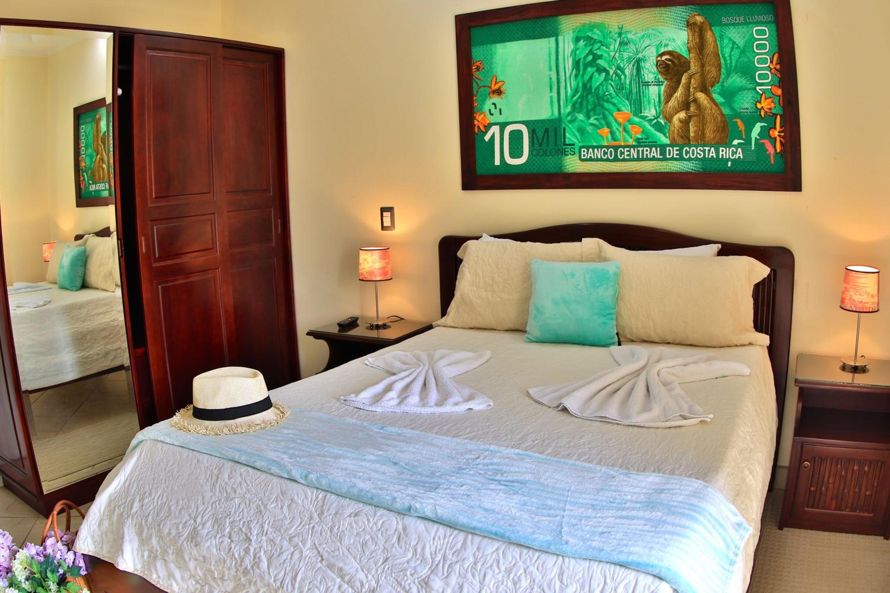 The Oaks Tamarindo Pool Front Condominiums fast wifi