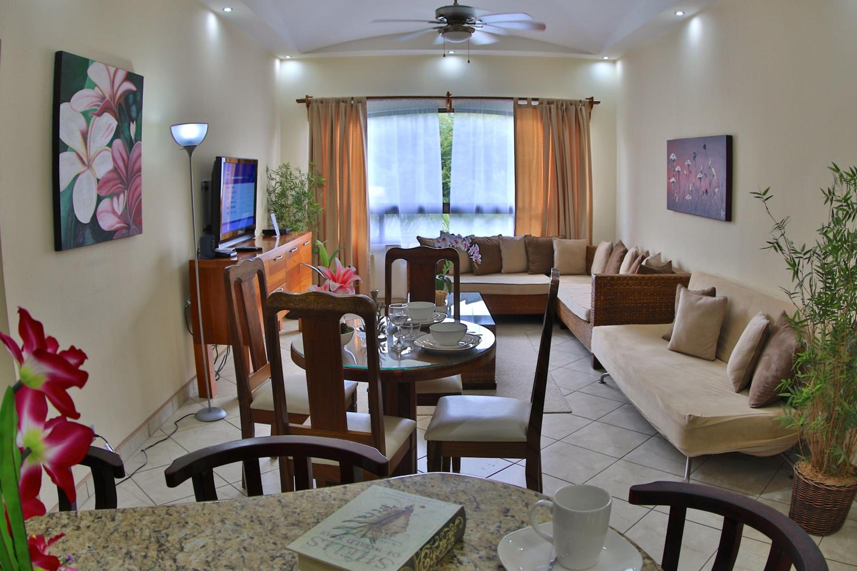 The Oaks Tamarindo Pool Front Condominiums fast wifi