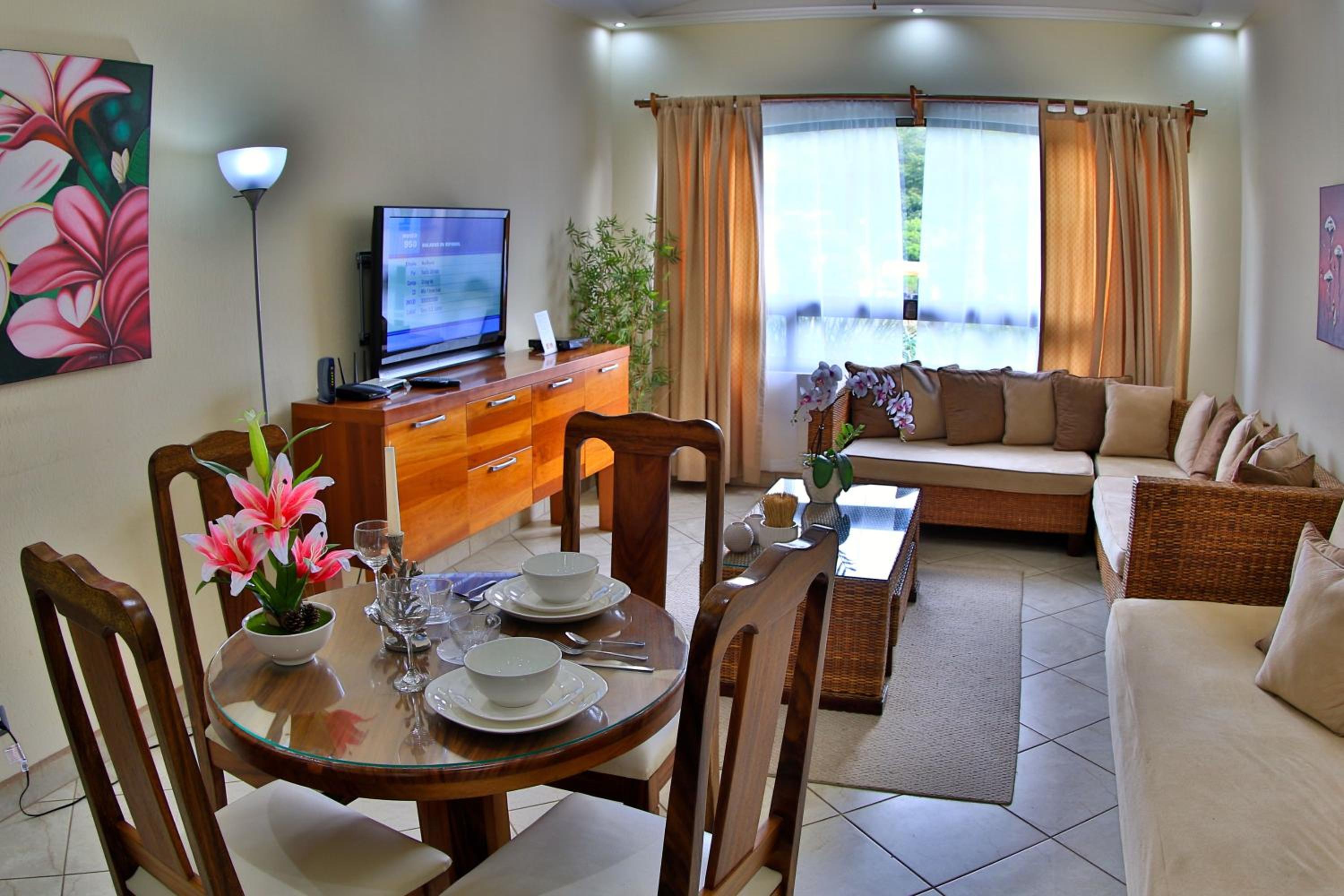 The Oaks Tamarindo Pool Front Condominiums fast wifi