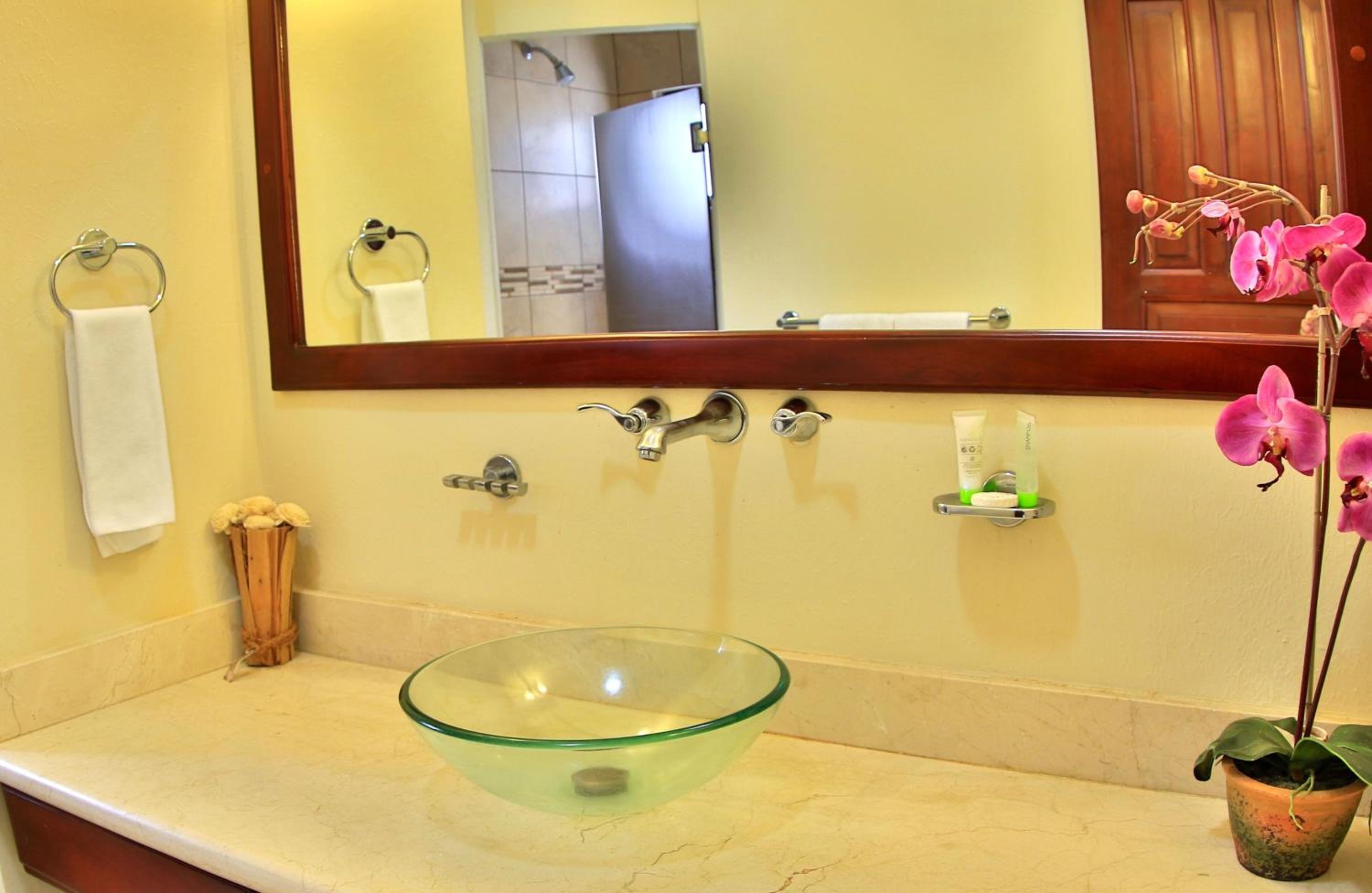 The Oaks Tamarindo Pool Front Condominiums fast wifi