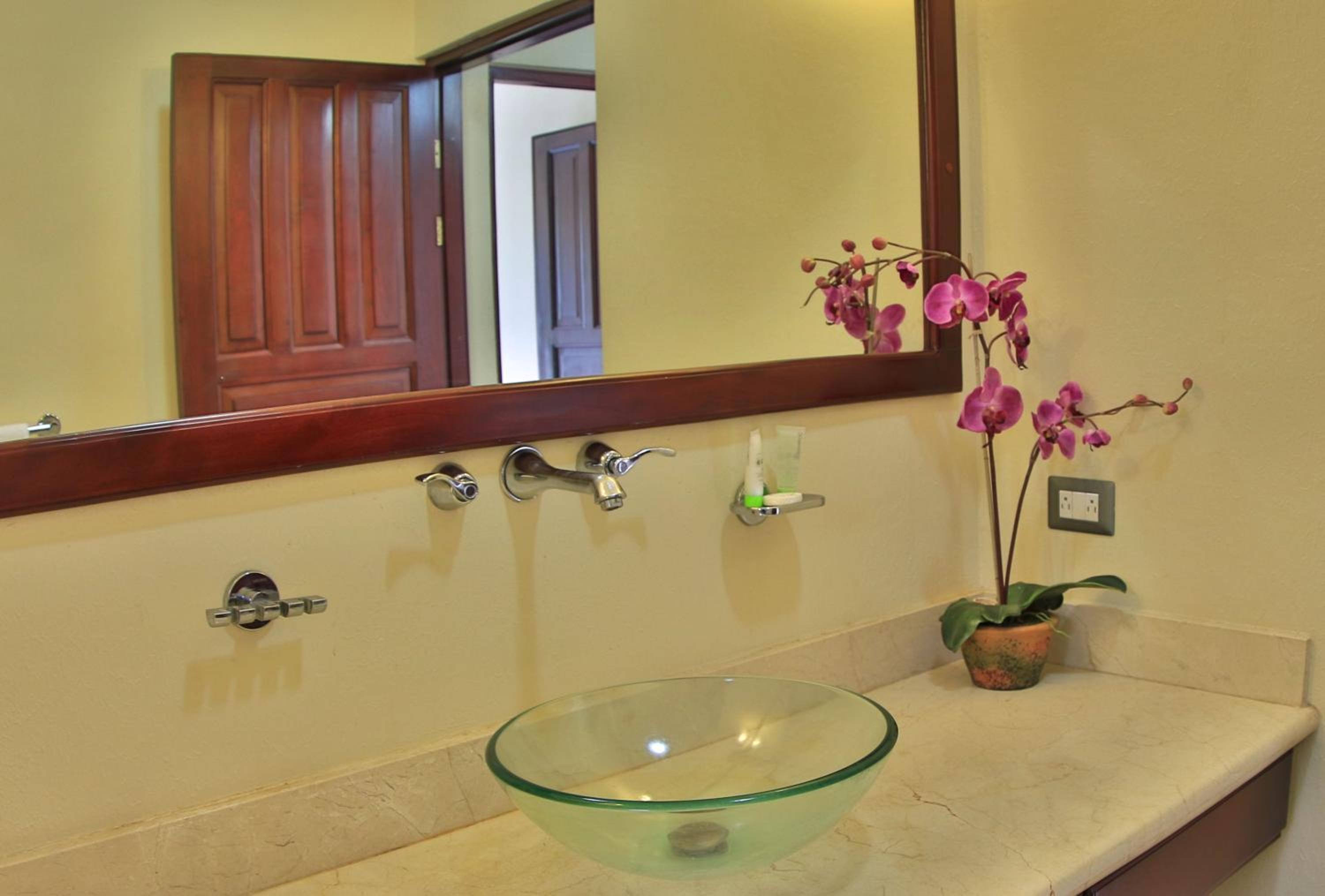 The Oaks Tamarindo Pool Front Condominiums fast wifi
