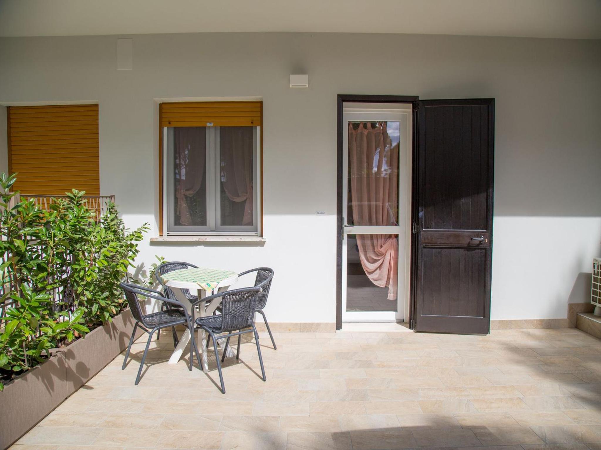 Great accommodation with a lovely patio