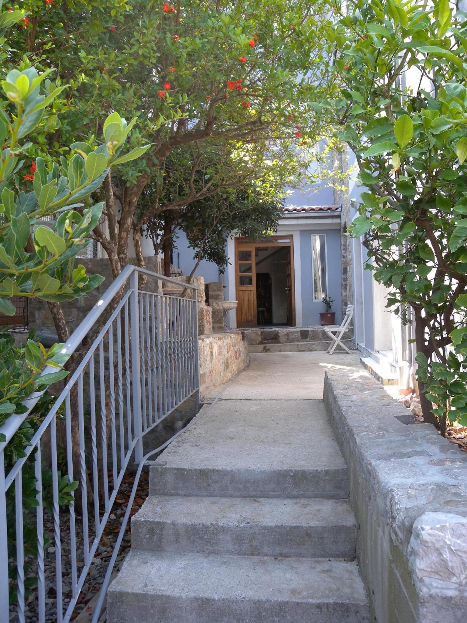 Apartments Markovic Sutomore