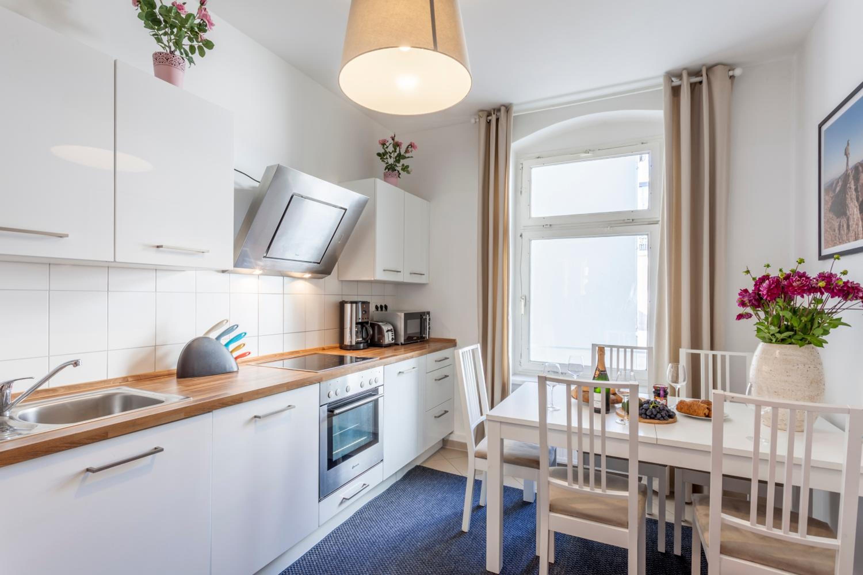 The Rheinsberger Mitte, 80m2, 2BR & Living Room, downtown location, Sleeps 6