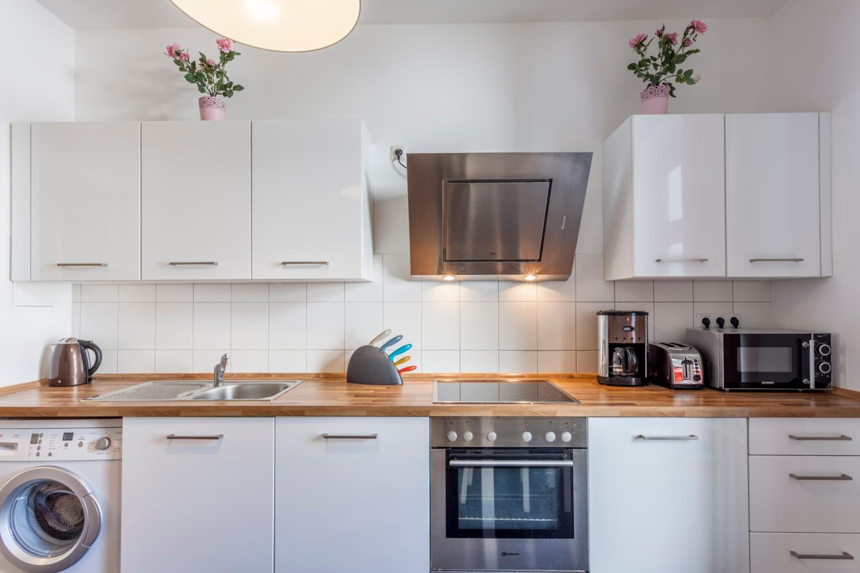 The Rheinsberger Mitte, 80m2, 2BR & Living Room, downtown location, Sleeps 6