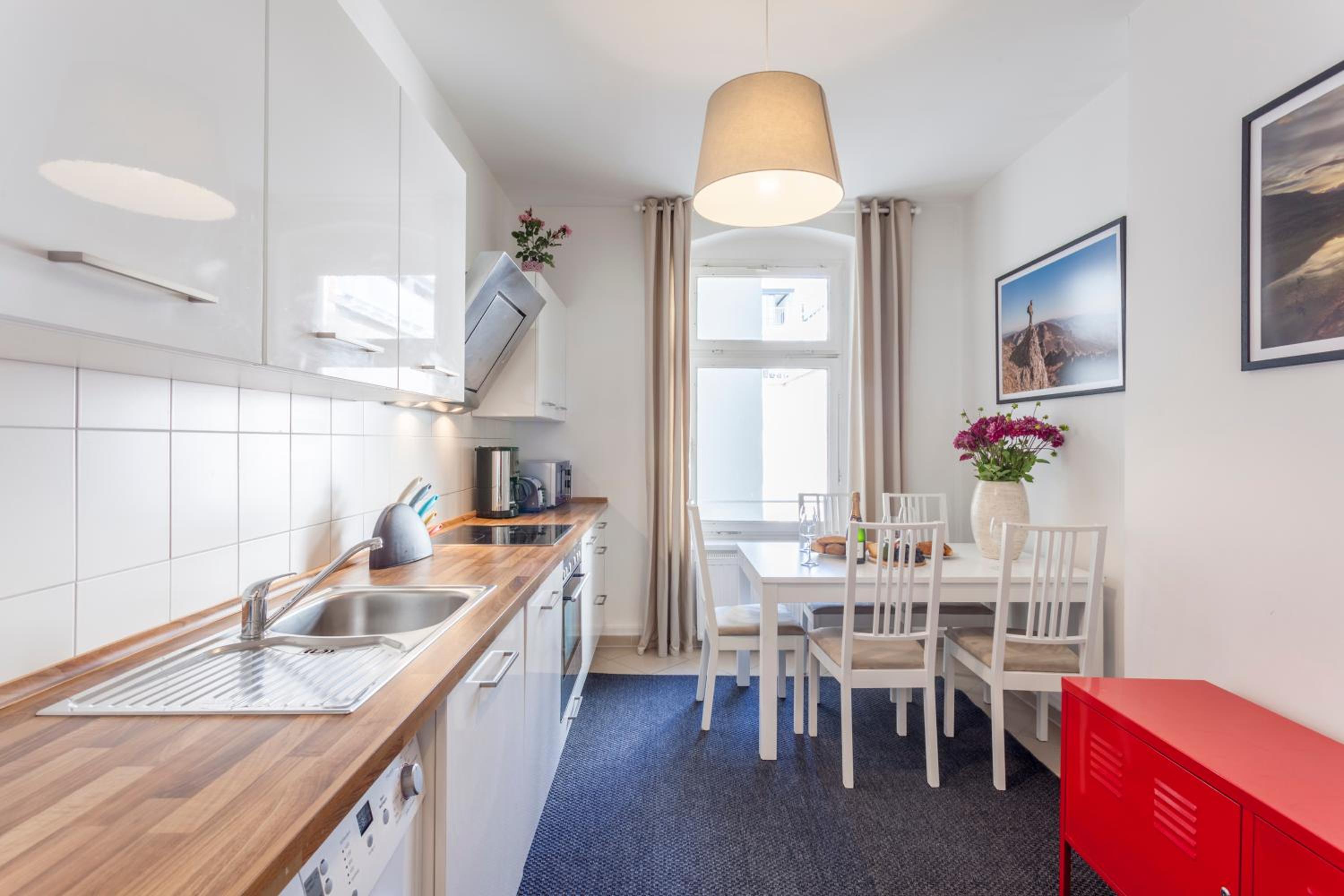 The Rheinsberger Mitte, 80m2, 2BR & Living Room, downtown location, Sleeps 6