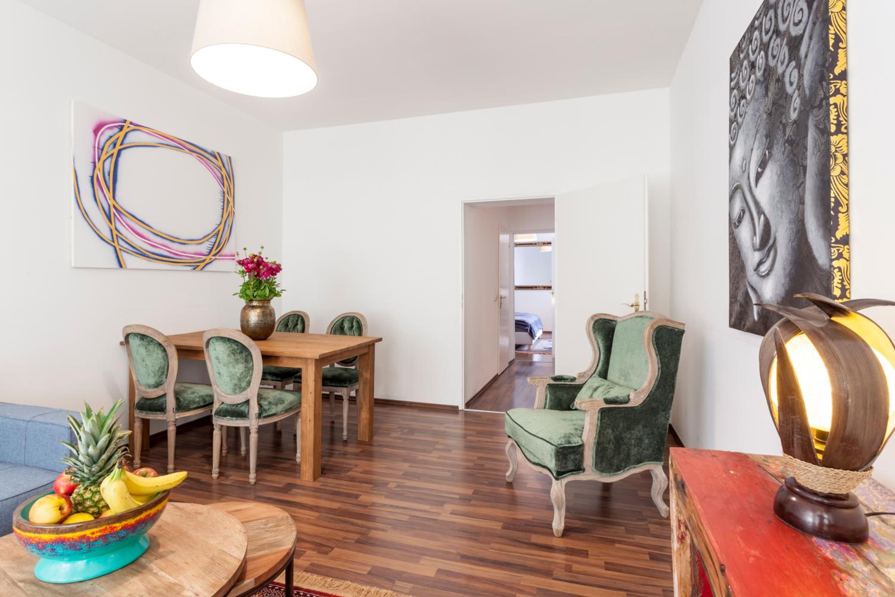 The Rheinsberger Mitte, 80m2, 2BR & Living Room, downtown location, Sleeps 6
