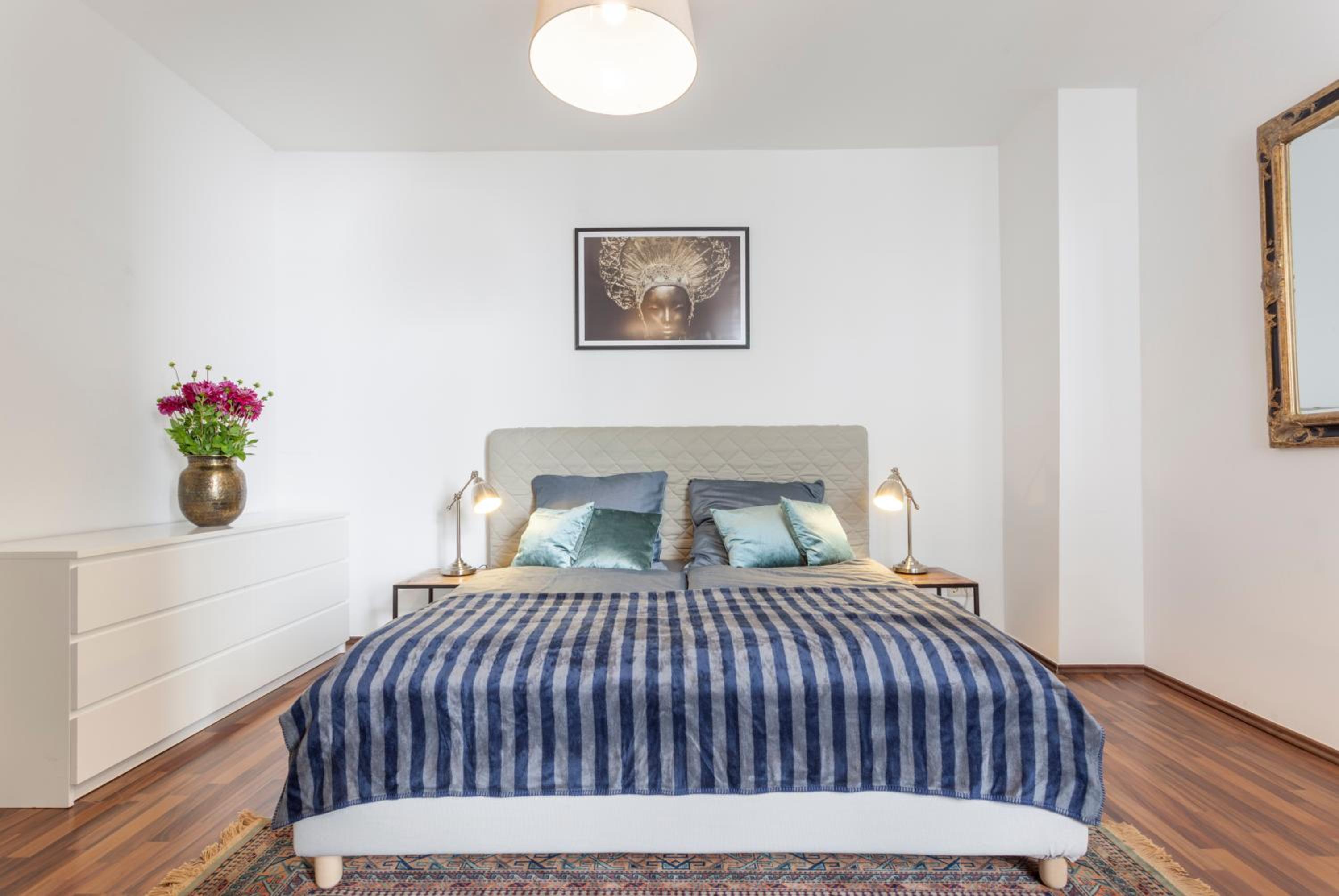 The Rheinsberger Mitte, 80m2, 2BR & Living Room, downtown location, Sleeps 6