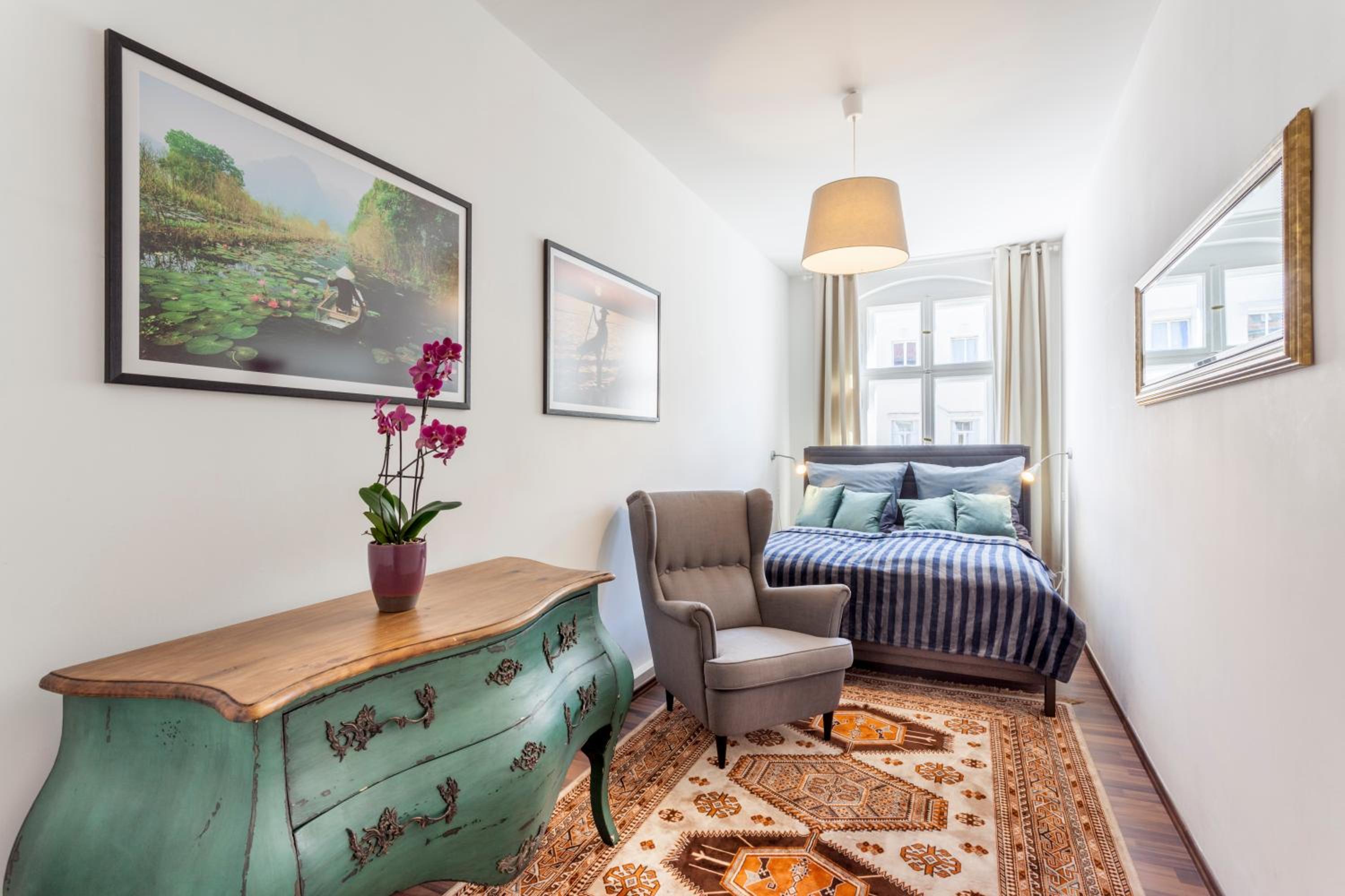 The Rheinsberger Mitte, 80m2, 2BR & Living Room, downtown location, Sleeps 6