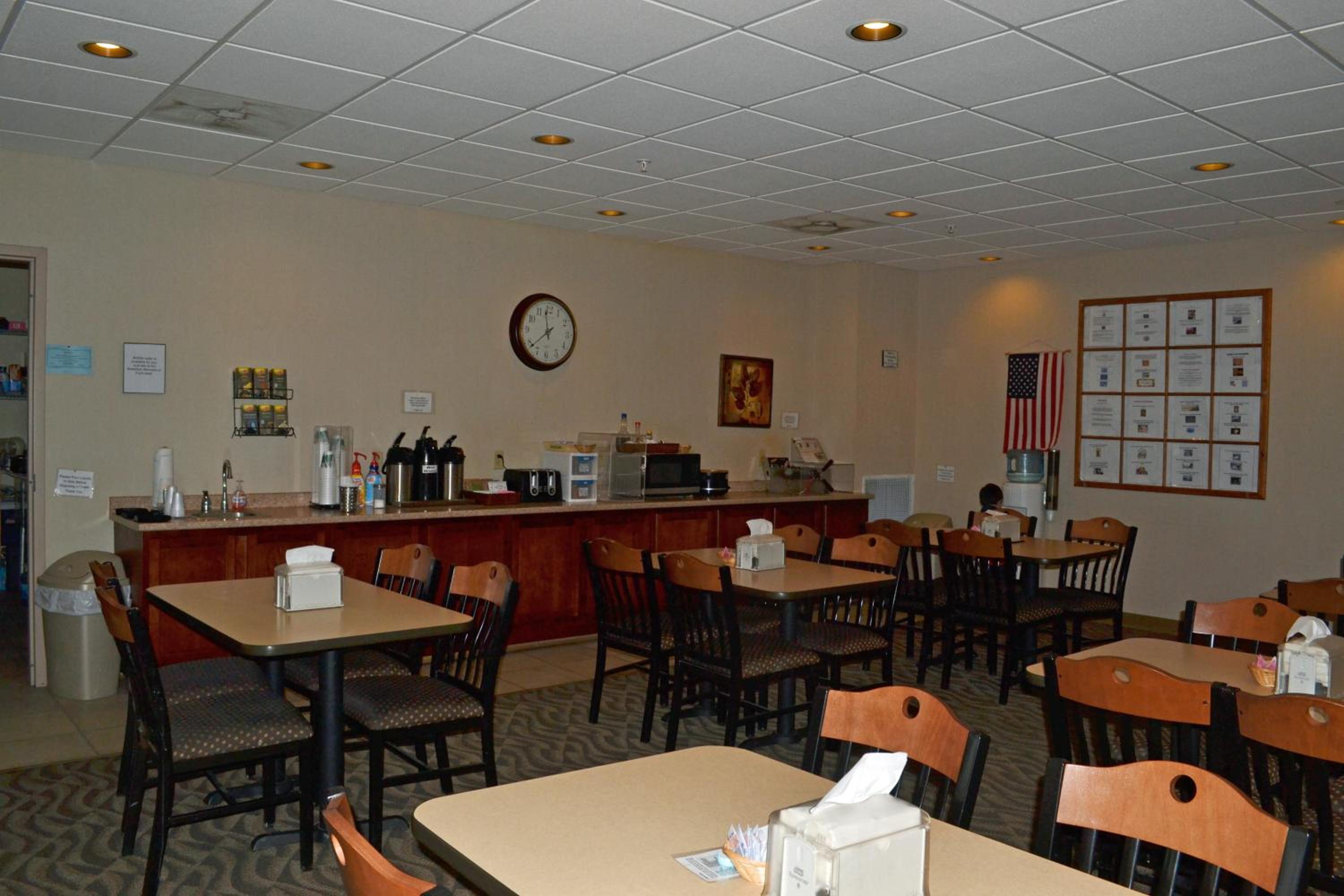 Paola Inn and Suites