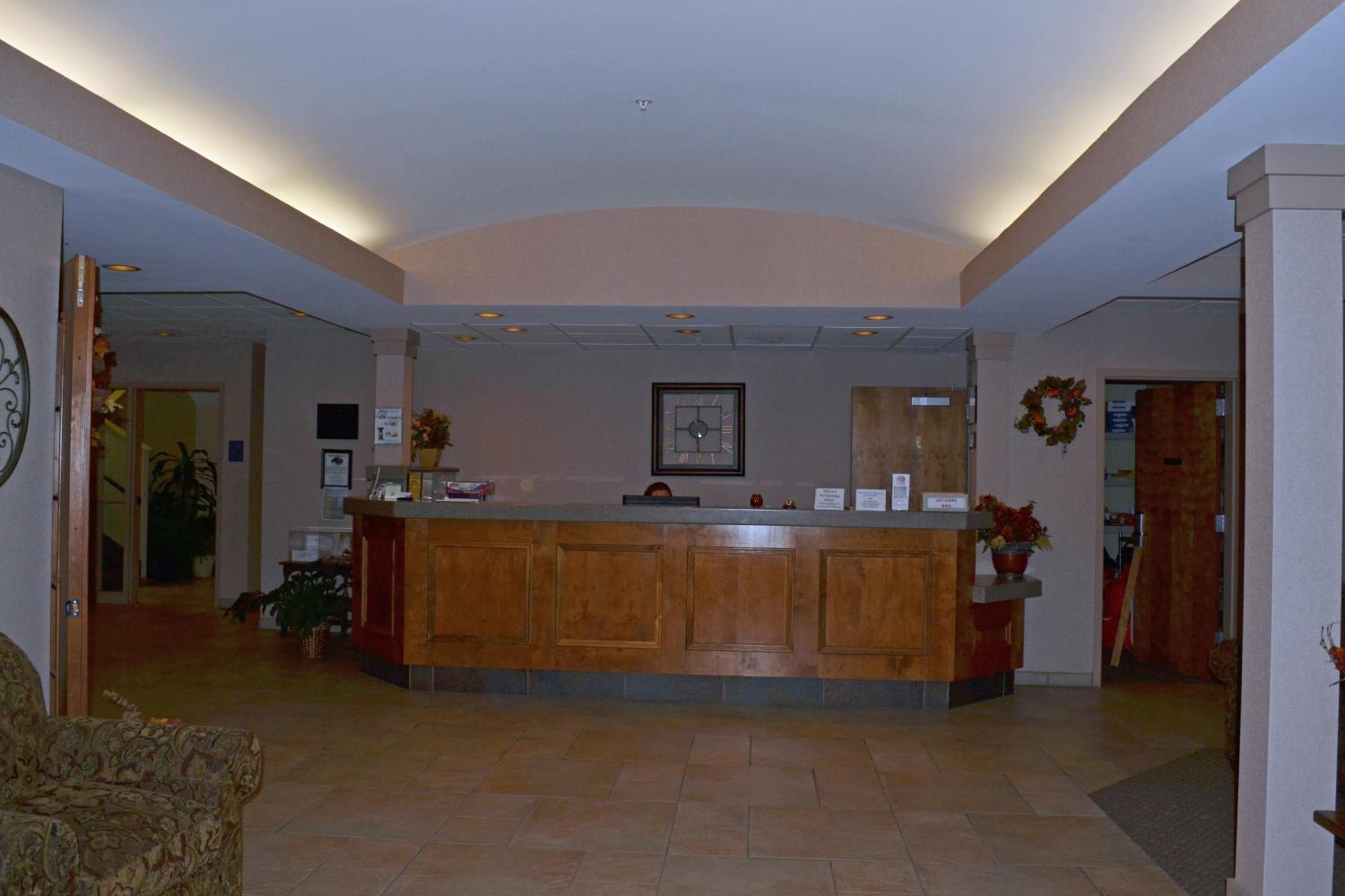 Paola Inn and Suites