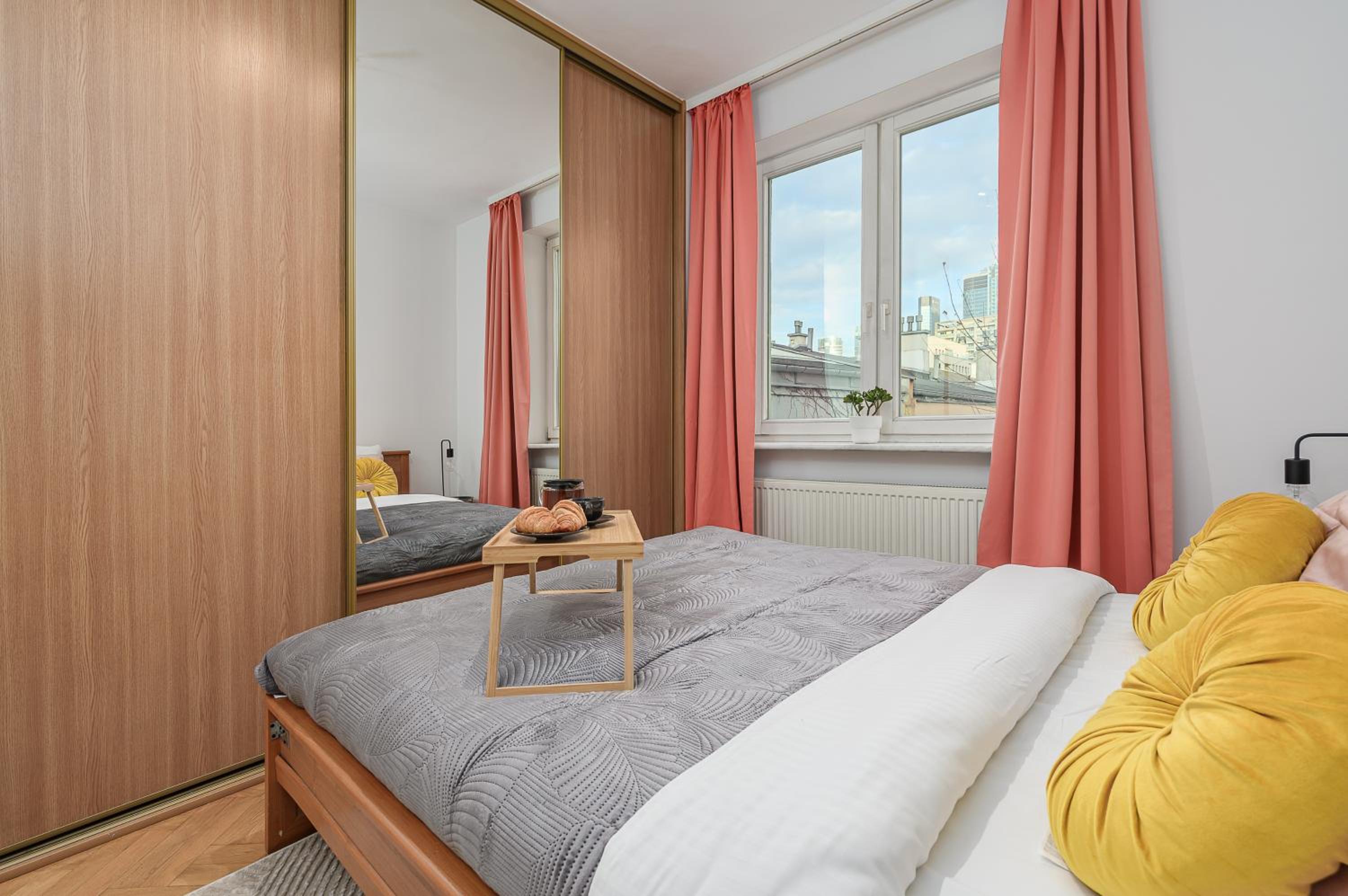 Lumina apartment for family in center Warsaw