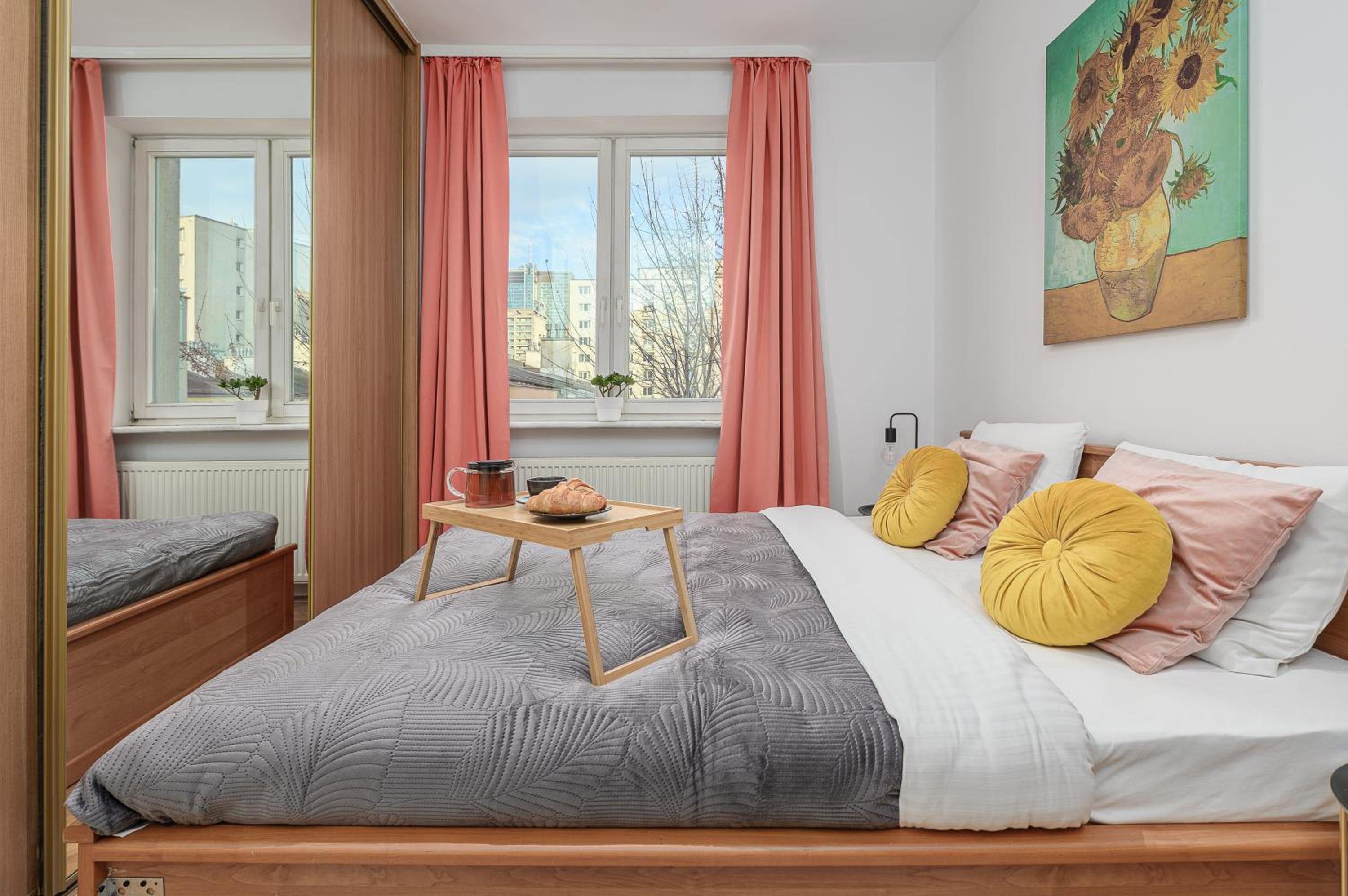 Lumina apartment for family in center Warsaw