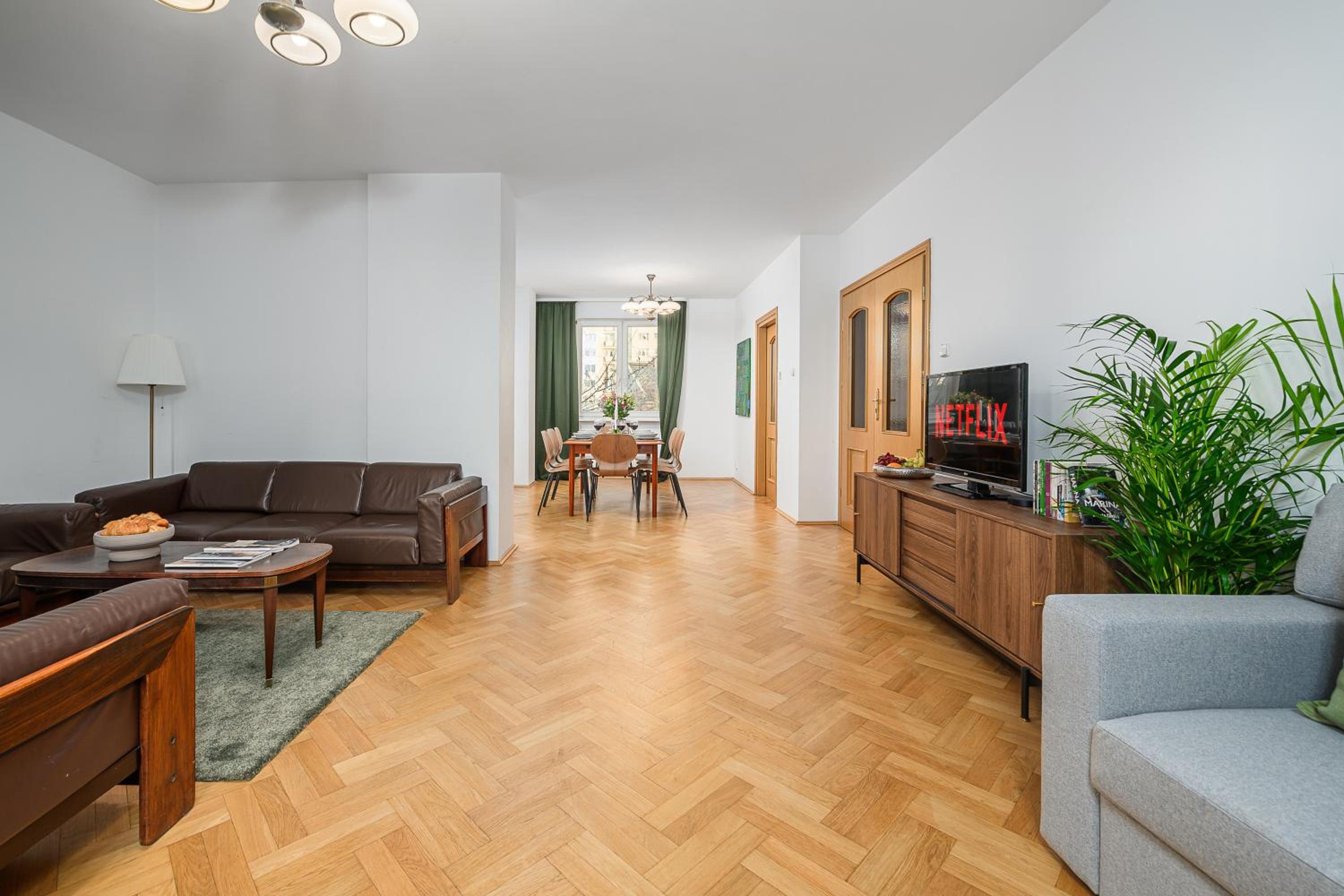 Lumina apartment for family in center Warsaw