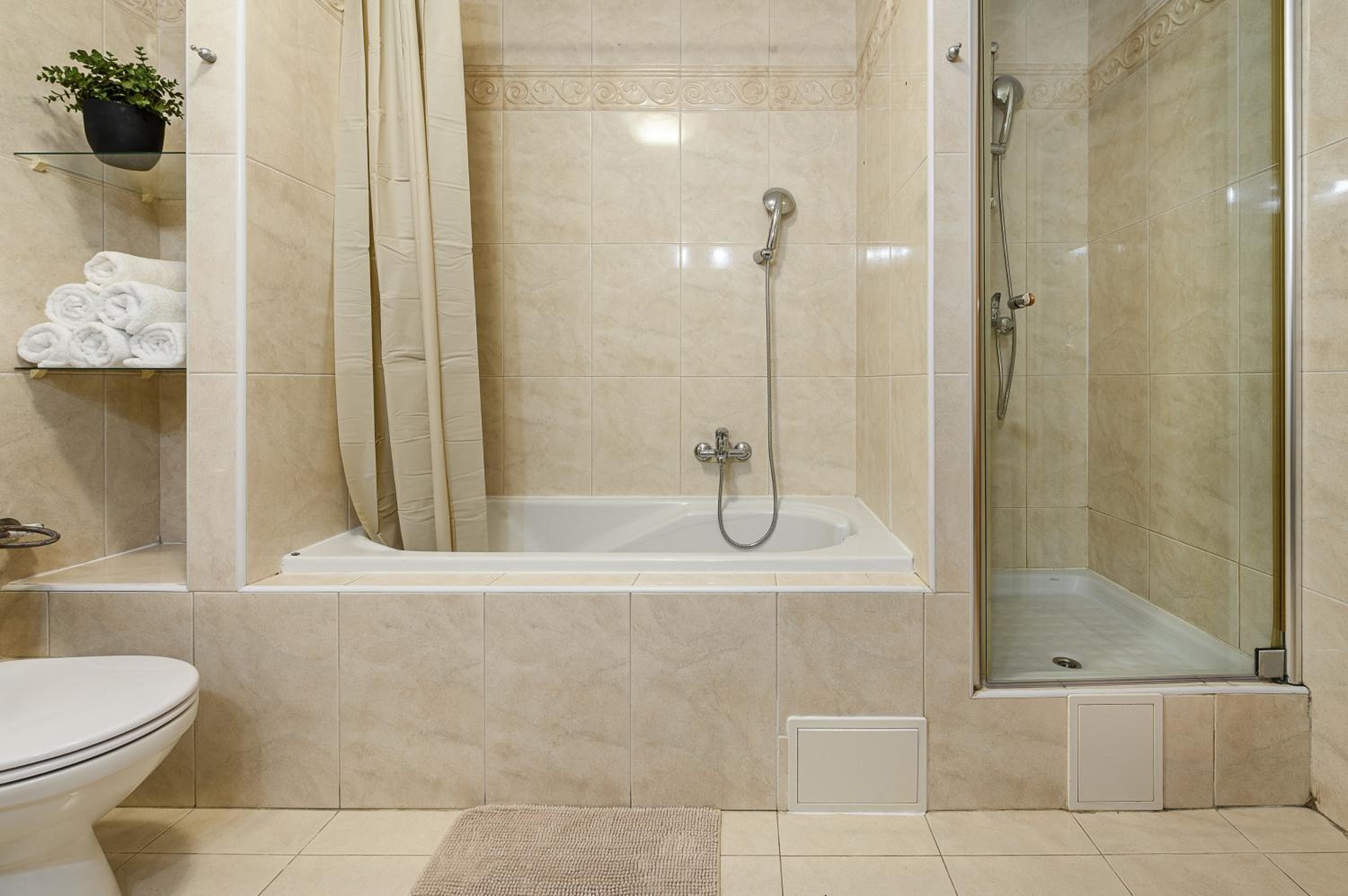 Lumina apartment for family in center Warsaw